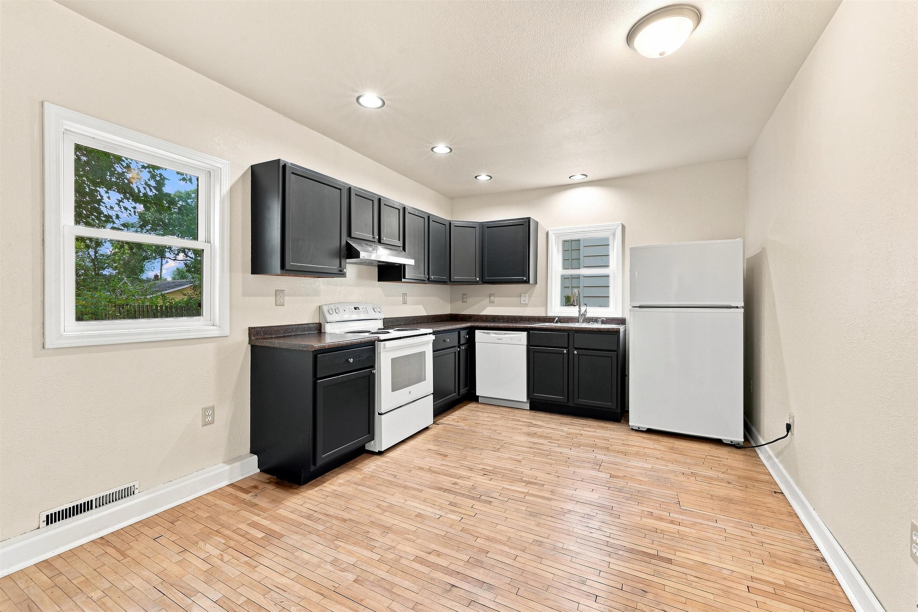 325 WASHINGTON AVENUE, Stevens Point, Wisconsin 54481, 3 Bedrooms Bedrooms, ,1 BathroomBathrooms,Residential,For Sale,325 WASHINGTON AVENUE,22604348