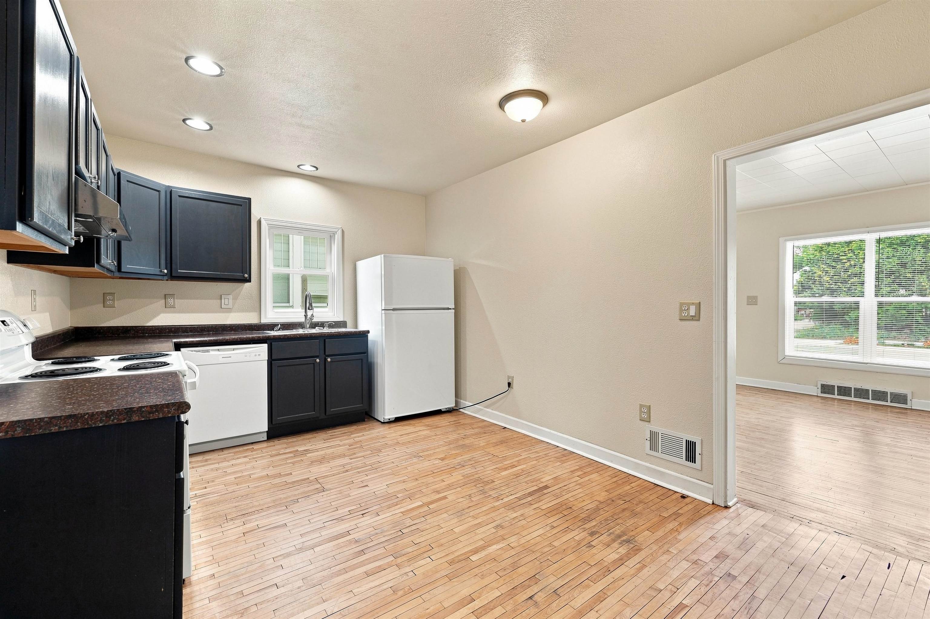 325 WASHINGTON AVENUE, Stevens Point, Wisconsin 54481, 3 Bedrooms Bedrooms, ,1 BathroomBathrooms,Residential,For Sale,325 WASHINGTON AVENUE,22604348
