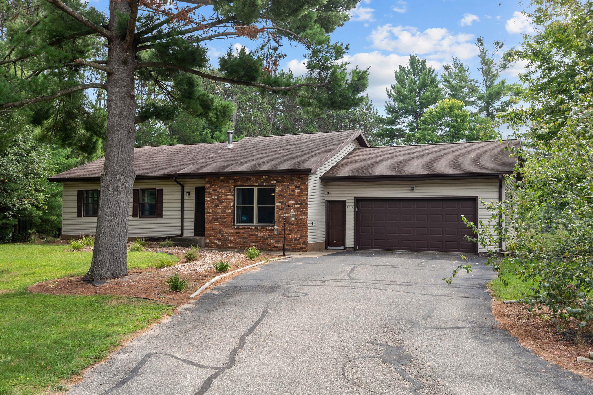 1811 WHISPERING PINE DRIVE, Plover, Wisconsin 54467, 3 Bedrooms Bedrooms, ,2 BathroomsBathrooms,Residential,For Sale,1811 WHISPERING PINE DRIVE,22604349