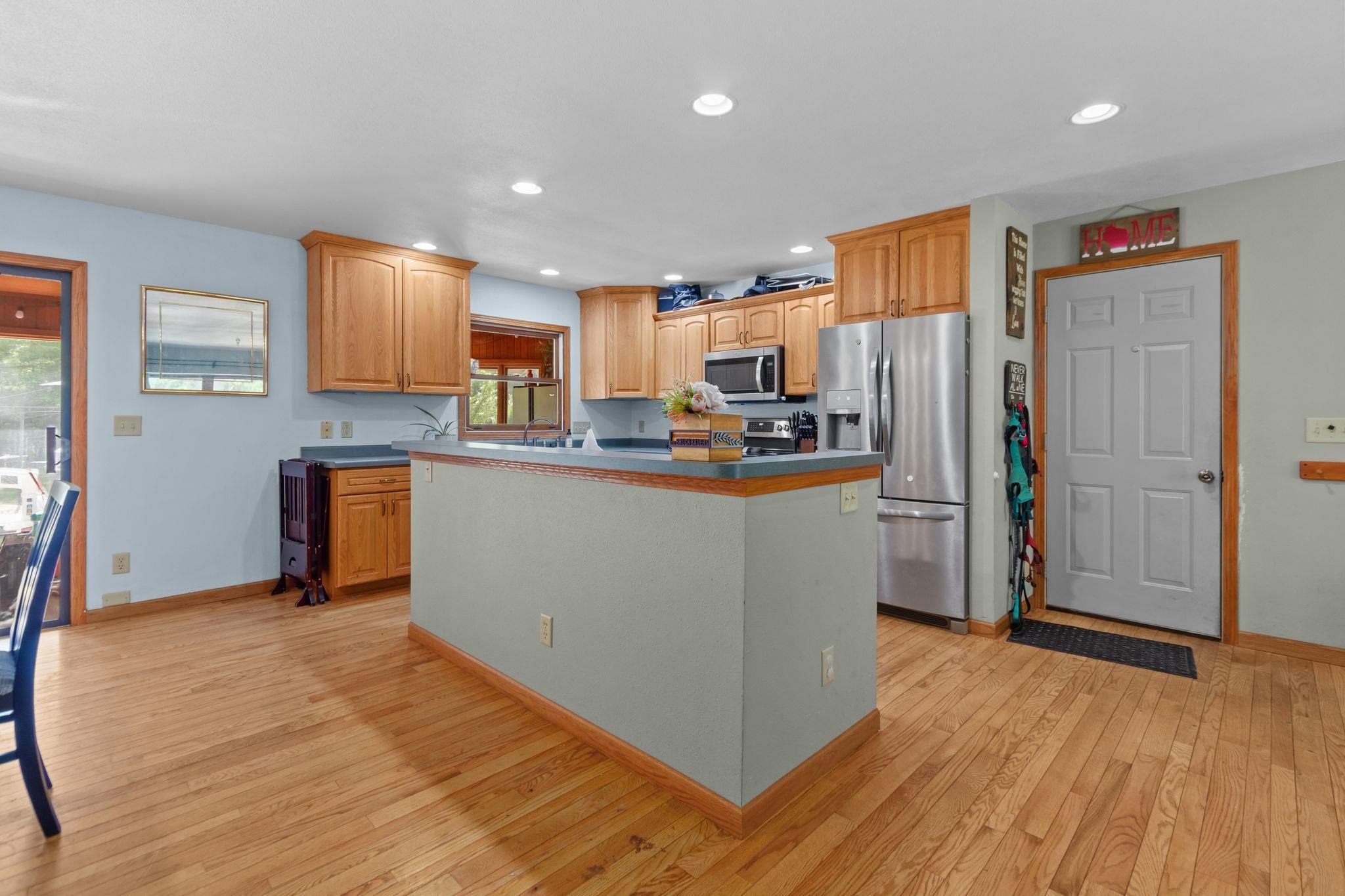 1811 WHISPERING PINE DRIVE, Plover, Wisconsin 54467, 3 Bedrooms Bedrooms, ,2 BathroomsBathrooms,Residential,For Sale,1811 WHISPERING PINE DRIVE,22604349