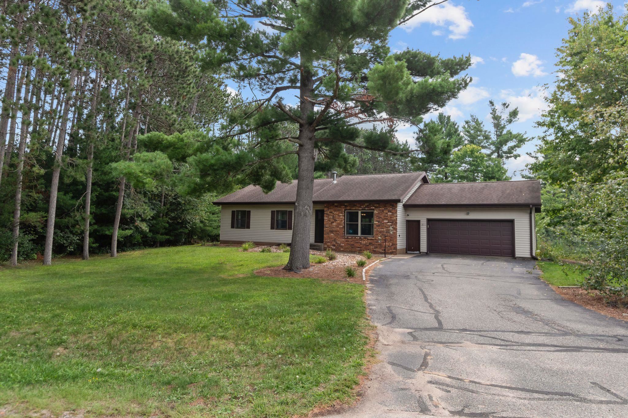 1811 WHISPERING PINE DRIVE, Plover, Wisconsin 54467, 3 Bedrooms Bedrooms, ,2 BathroomsBathrooms,Residential,For Sale,1811 WHISPERING PINE DRIVE,22604349
