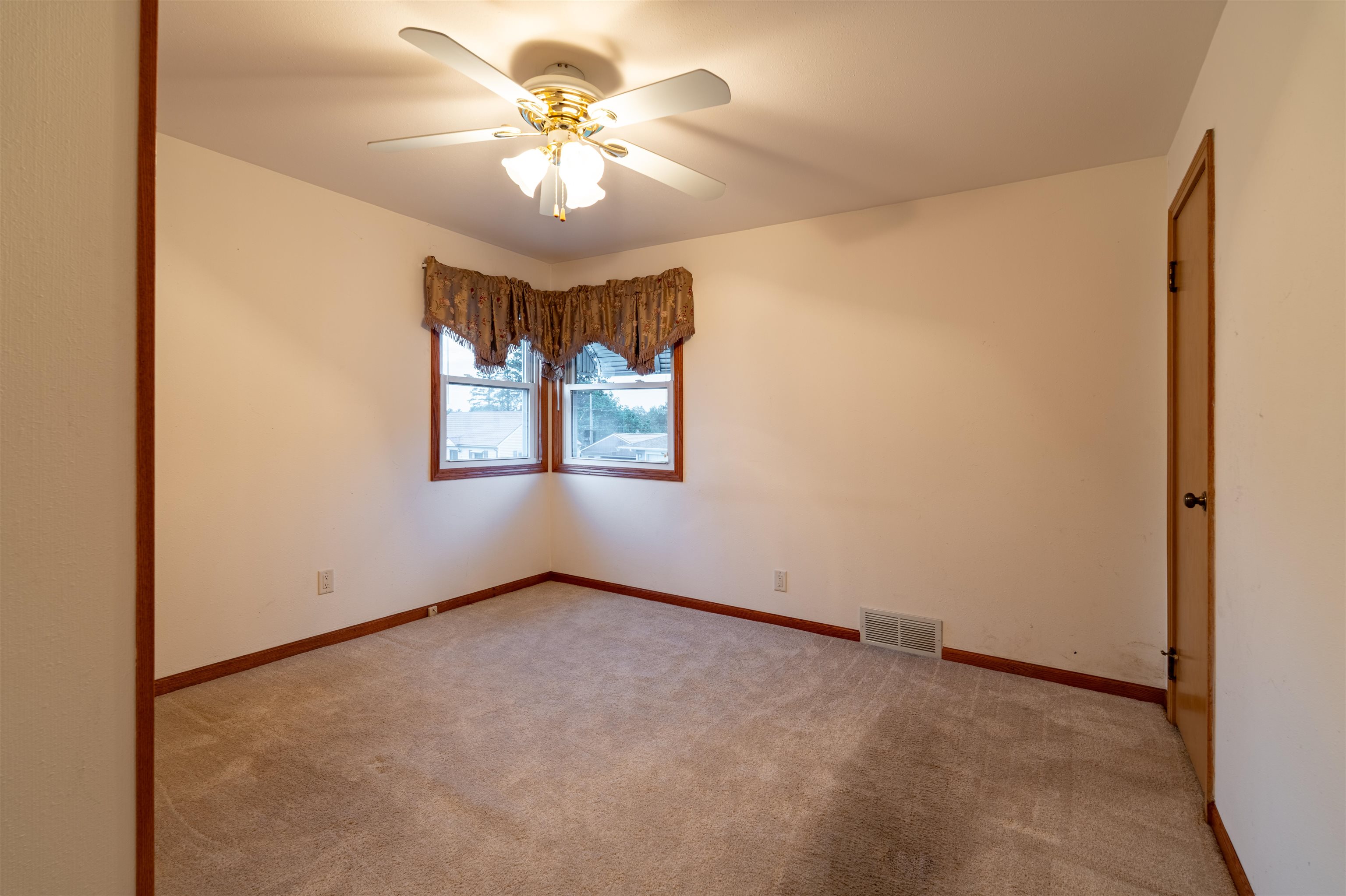 310 N 9TH AVENUE, Wausau, Wisconsin 54401, 2 Bedrooms Bedrooms, ,1 BathroomBathrooms,Residential,For Sale,310 N 9TH AVENUE,22604355