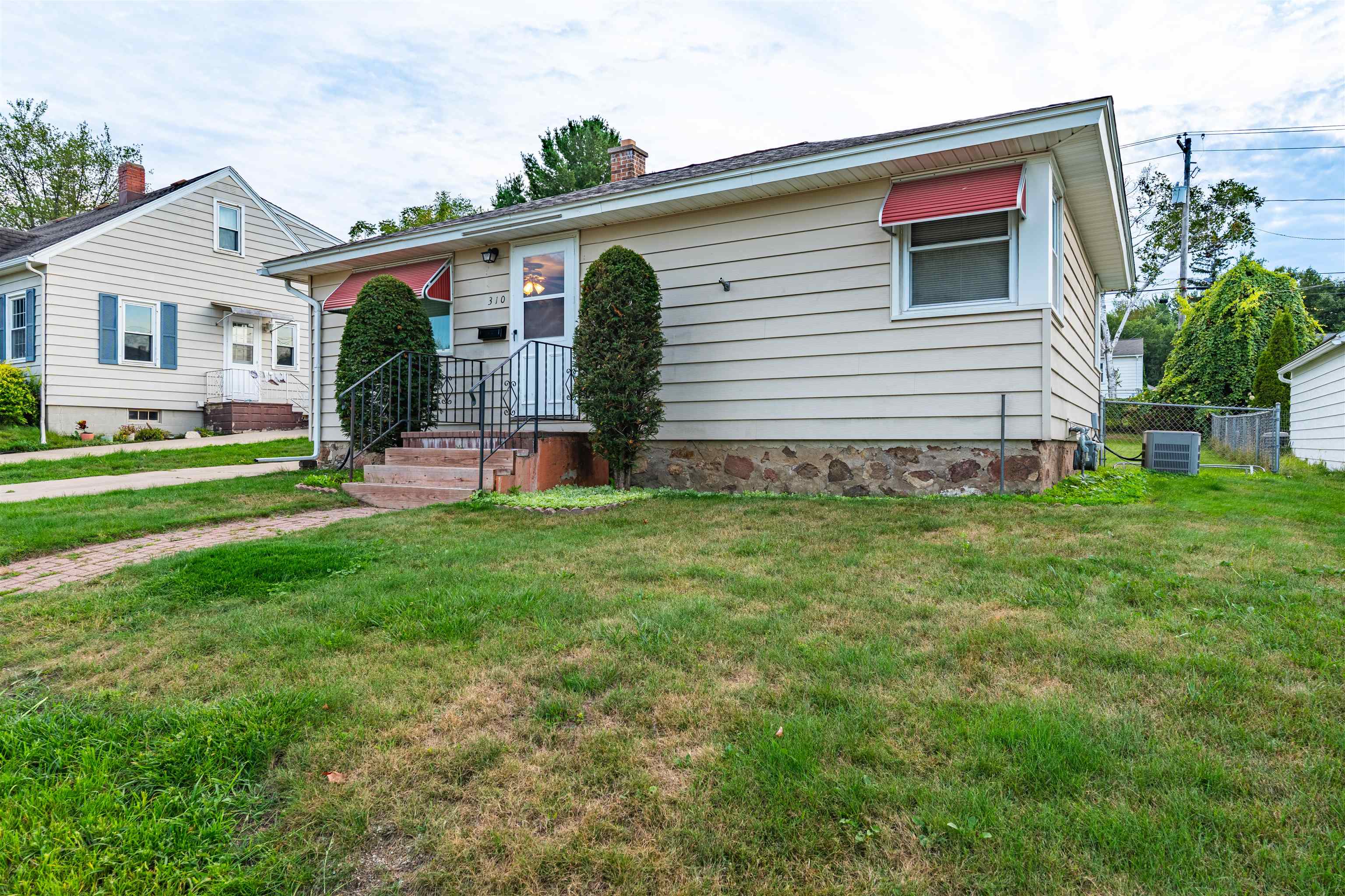 310 N 9TH AVENUE, Wausau, Wisconsin 54401, 2 Bedrooms Bedrooms, ,1 BathroomBathrooms,Residential,For Sale,310 N 9TH AVENUE,22604355