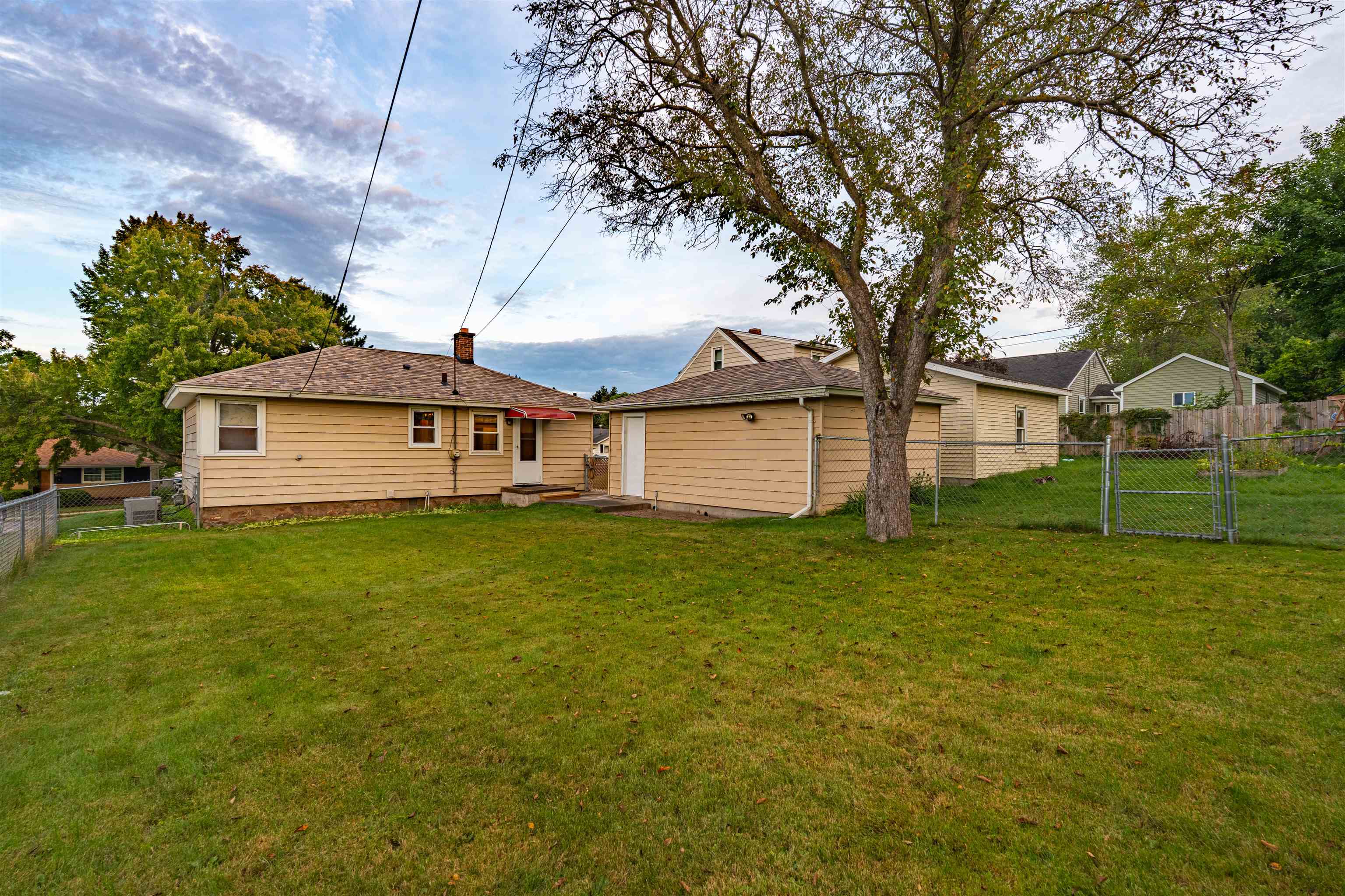 310 N 9TH AVENUE, Wausau, Wisconsin 54401, 2 Bedrooms Bedrooms, ,1 BathroomBathrooms,Residential,For Sale,310 N 9TH AVENUE,22604355