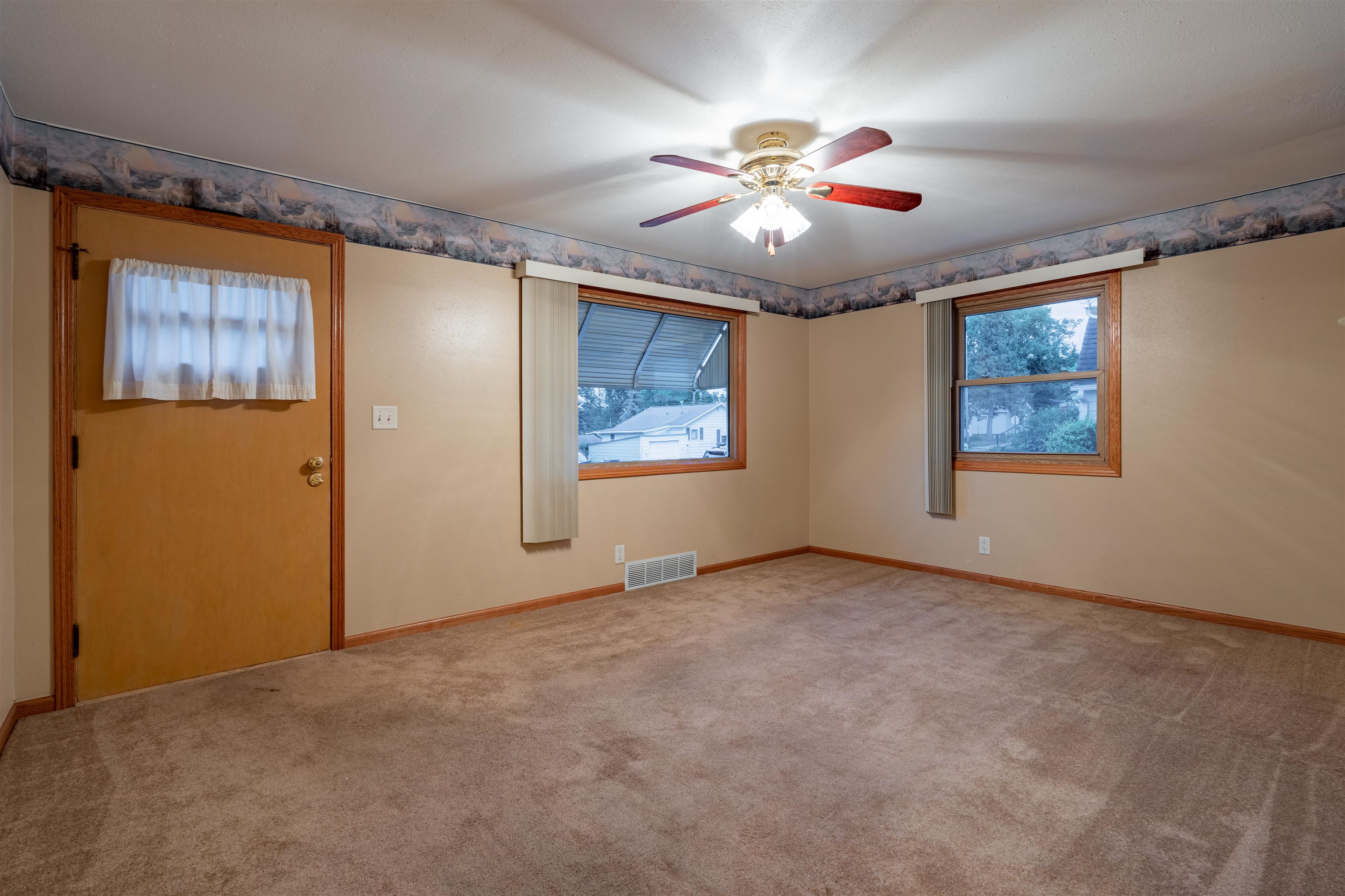 310 N 9TH AVENUE, Wausau, Wisconsin 54401, 2 Bedrooms Bedrooms, ,1 BathroomBathrooms,Residential,For Sale,310 N 9TH AVENUE,22604355