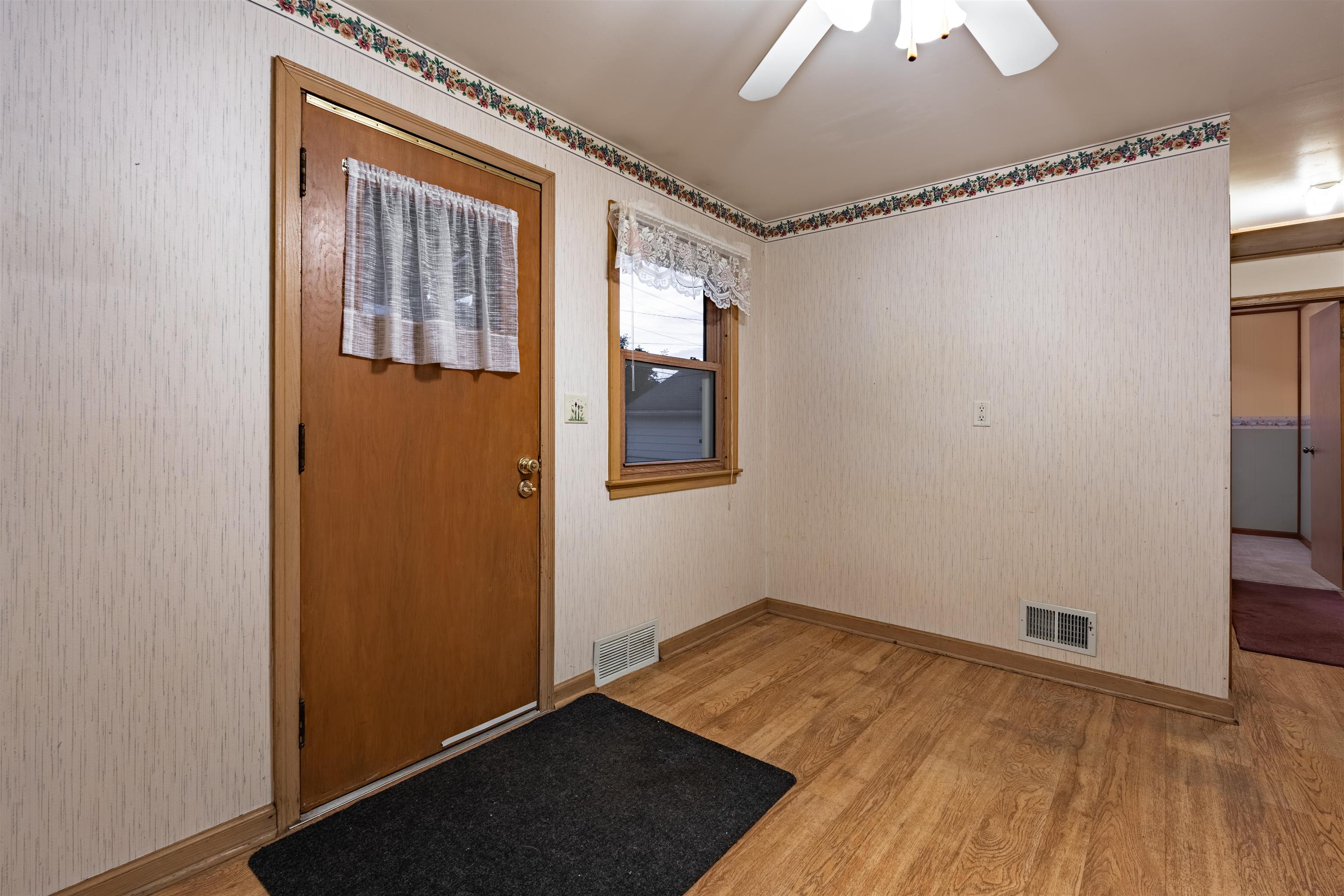 310 N 9TH AVENUE, Wausau, Wisconsin 54401, 2 Bedrooms Bedrooms, ,1 BathroomBathrooms,Residential,For Sale,310 N 9TH AVENUE,22604355
