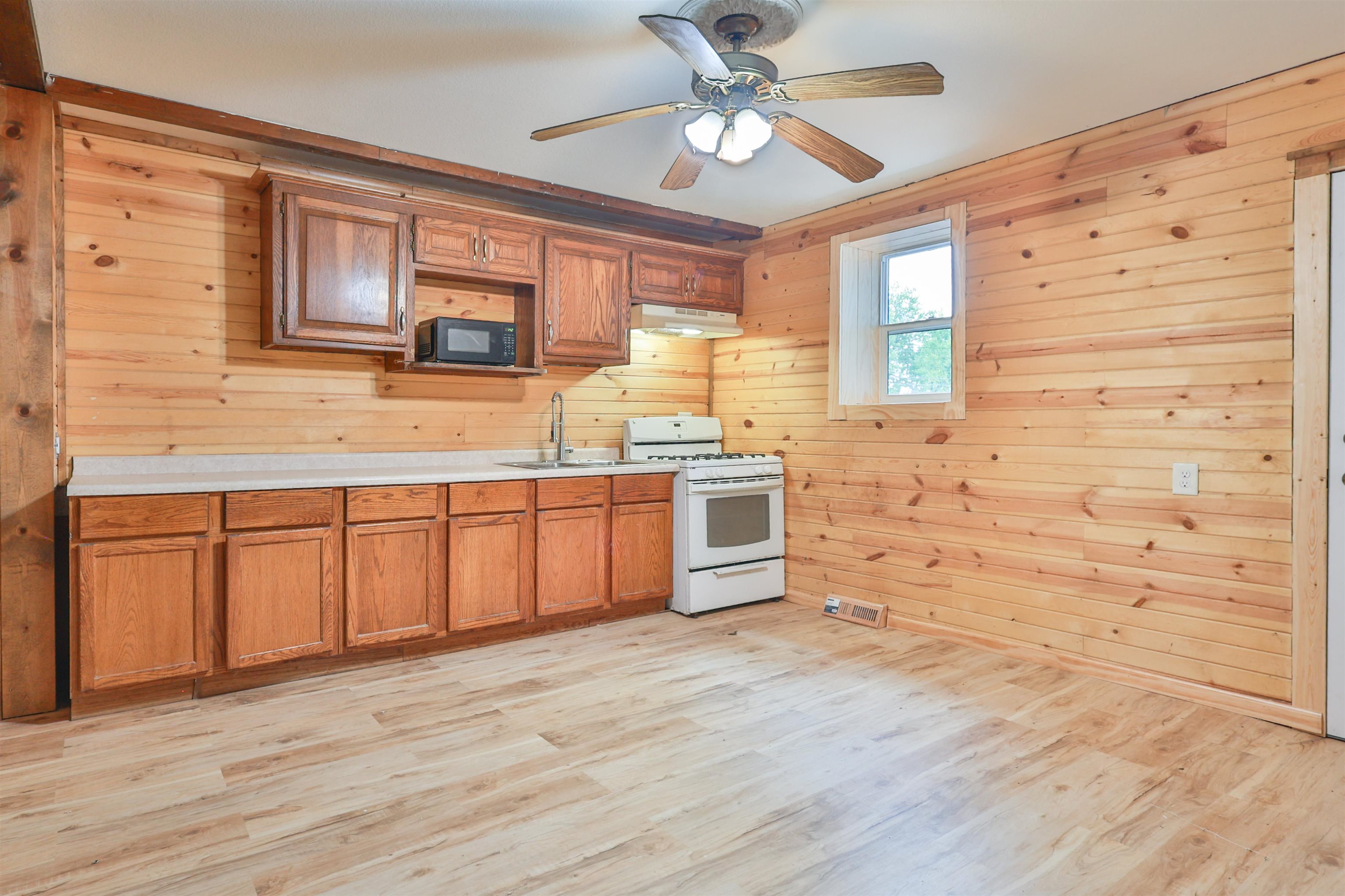232625 COUNTY ROAD E, Athens, Wisconsin 54411, 3 Bedrooms Bedrooms, ,2 BathroomsBathrooms,Residential,For Sale,232625 COUNTY ROAD E,22604361