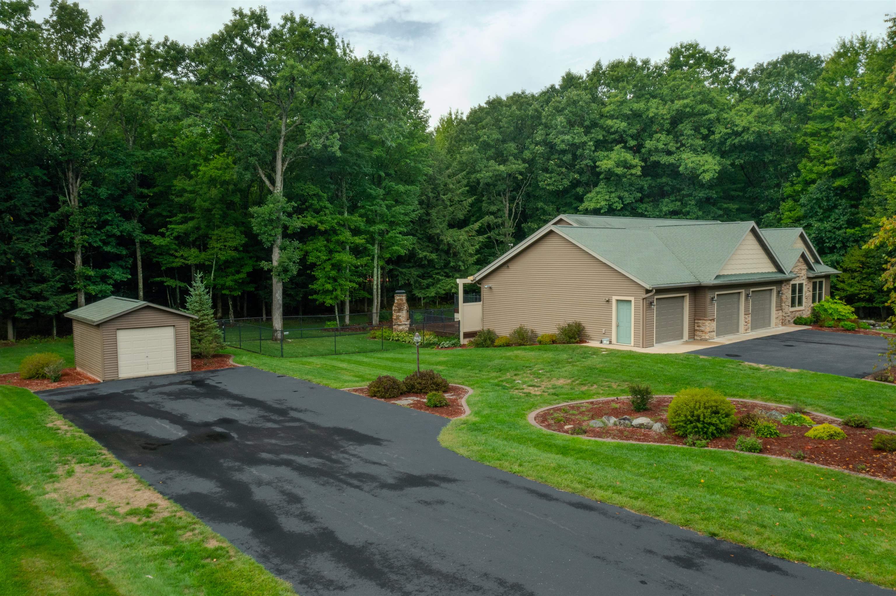 6807 N APACHE LANE, Weston, Wisconsin 54476, 4 Bedrooms Bedrooms, ,3 BathroomsBathrooms,Residential,For Sale,6807 N APACHE LANE,22604373
