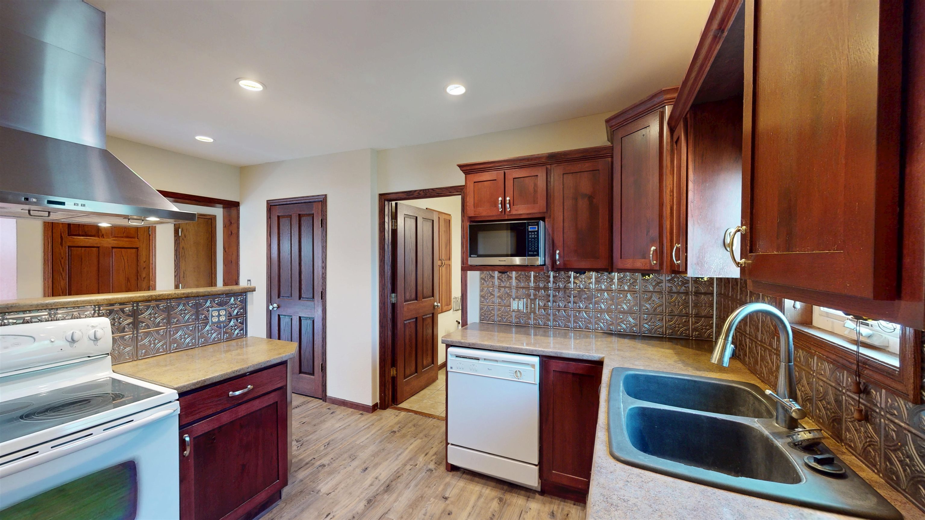 404 N CHERRY AVENUE, Marshfield, Wisconsin 54449, 3 Bedrooms Bedrooms, ,1 BathroomBathrooms,Residential,For Sale,404 N CHERRY AVENUE,22604384