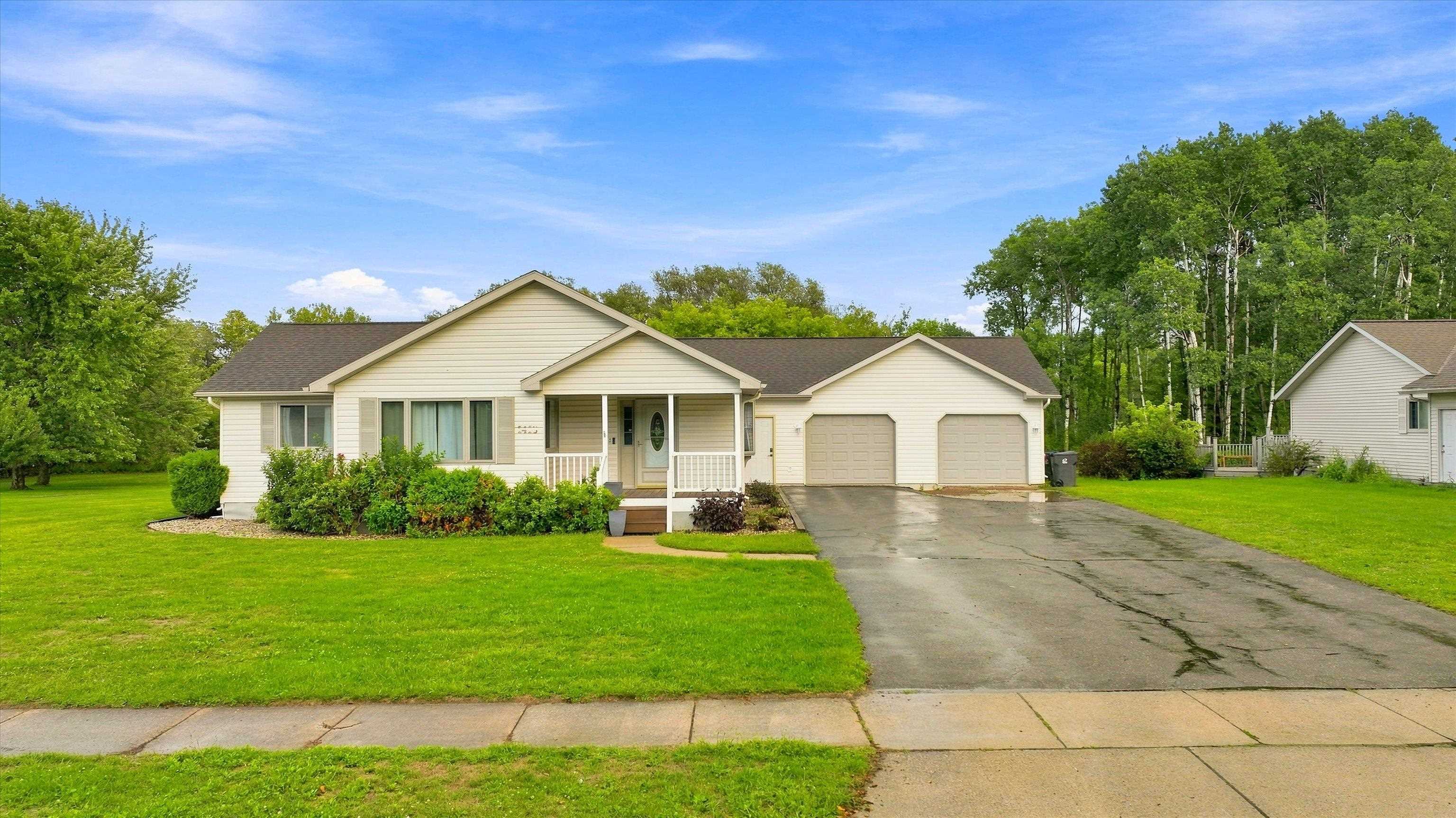 1413 S WASHINGTON AVENUE, Marshfield, Wisconsin 54449, 3 Bedrooms Bedrooms, ,2 BathroomsBathrooms,Residential,For Sale,1413 S WASHINGTON AVENUE,22604402