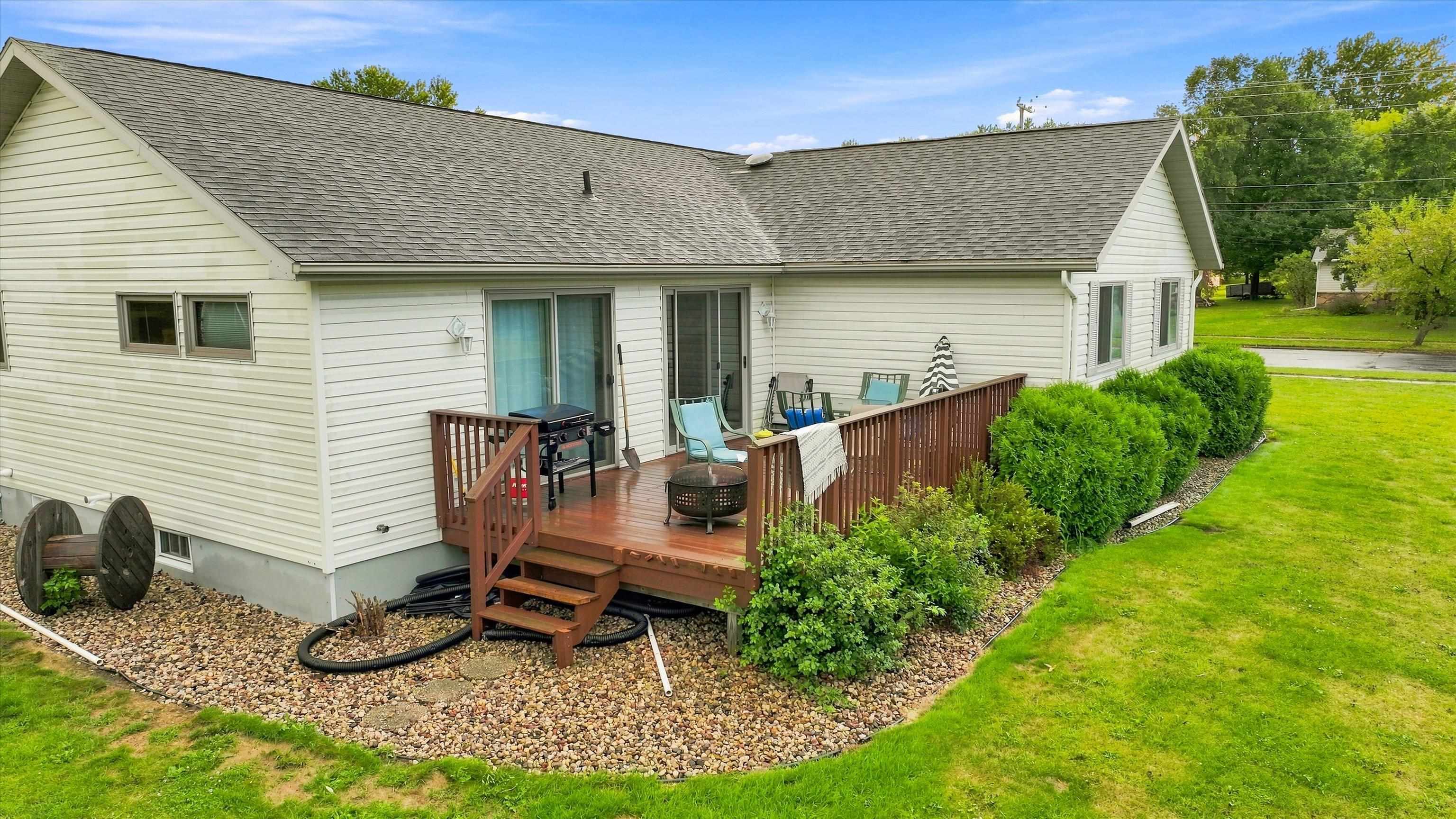 1413 S WASHINGTON AVENUE, Marshfield, Wisconsin 54449, 3 Bedrooms Bedrooms, ,2 BathroomsBathrooms,Residential,For Sale,1413 S WASHINGTON AVENUE,22604402