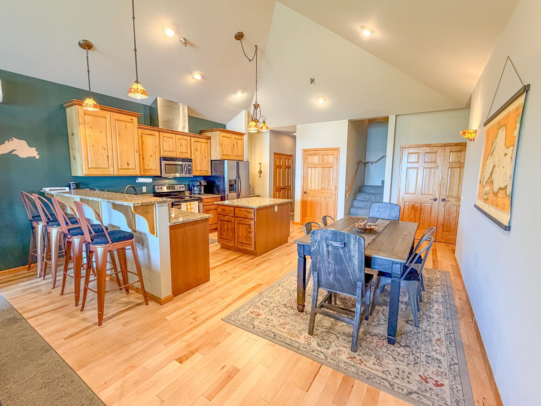 2729 LAKE SHORE DRIVE, Ashland, Wisconsin 54806, 2 Bedrooms Bedrooms, ,2 BathroomsBathrooms,Residential,For Sale,2729 LAKE SHORE DRIVE,22604405