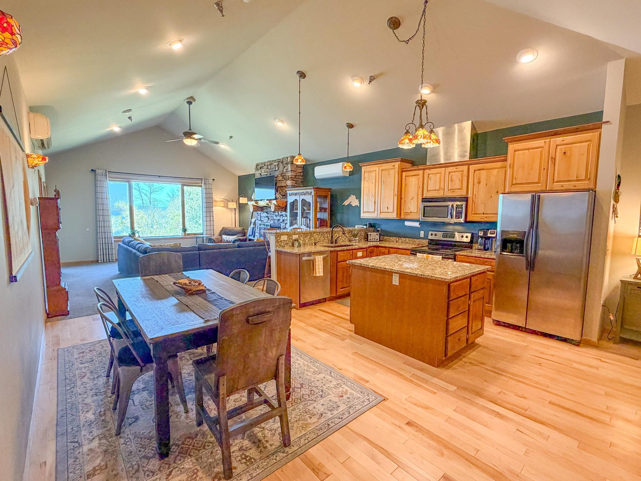 2729 LAKE SHORE DRIVE, Ashland, Wisconsin 54806, 2 Bedrooms Bedrooms, ,2 BathroomsBathrooms,Residential,For Sale,2729 LAKE SHORE DRIVE,22604405