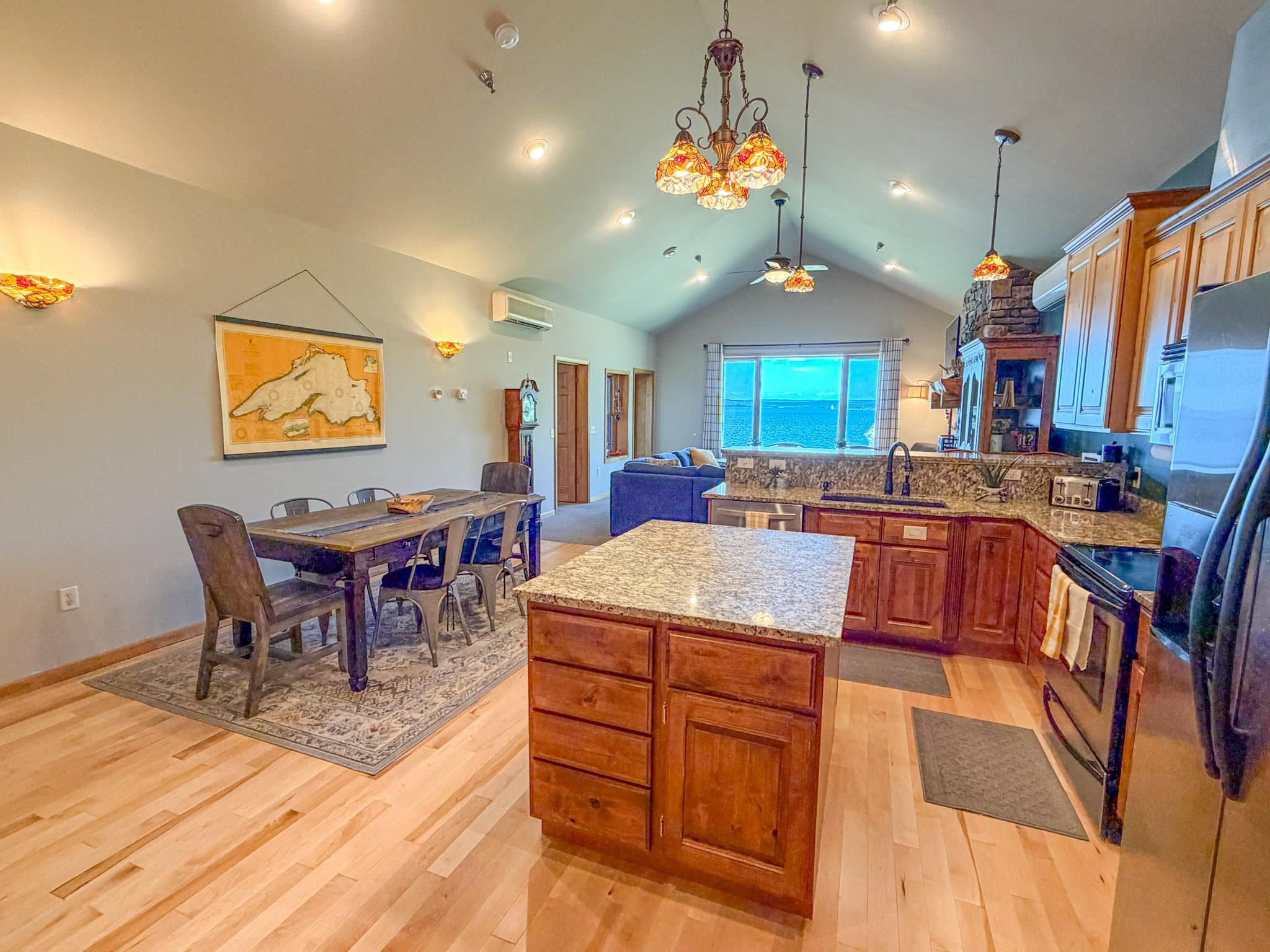 2729 LAKE SHORE DRIVE, Ashland, Wisconsin 54806, 2 Bedrooms Bedrooms, ,2 BathroomsBathrooms,Residential,For Sale,2729 LAKE SHORE DRIVE,22604405