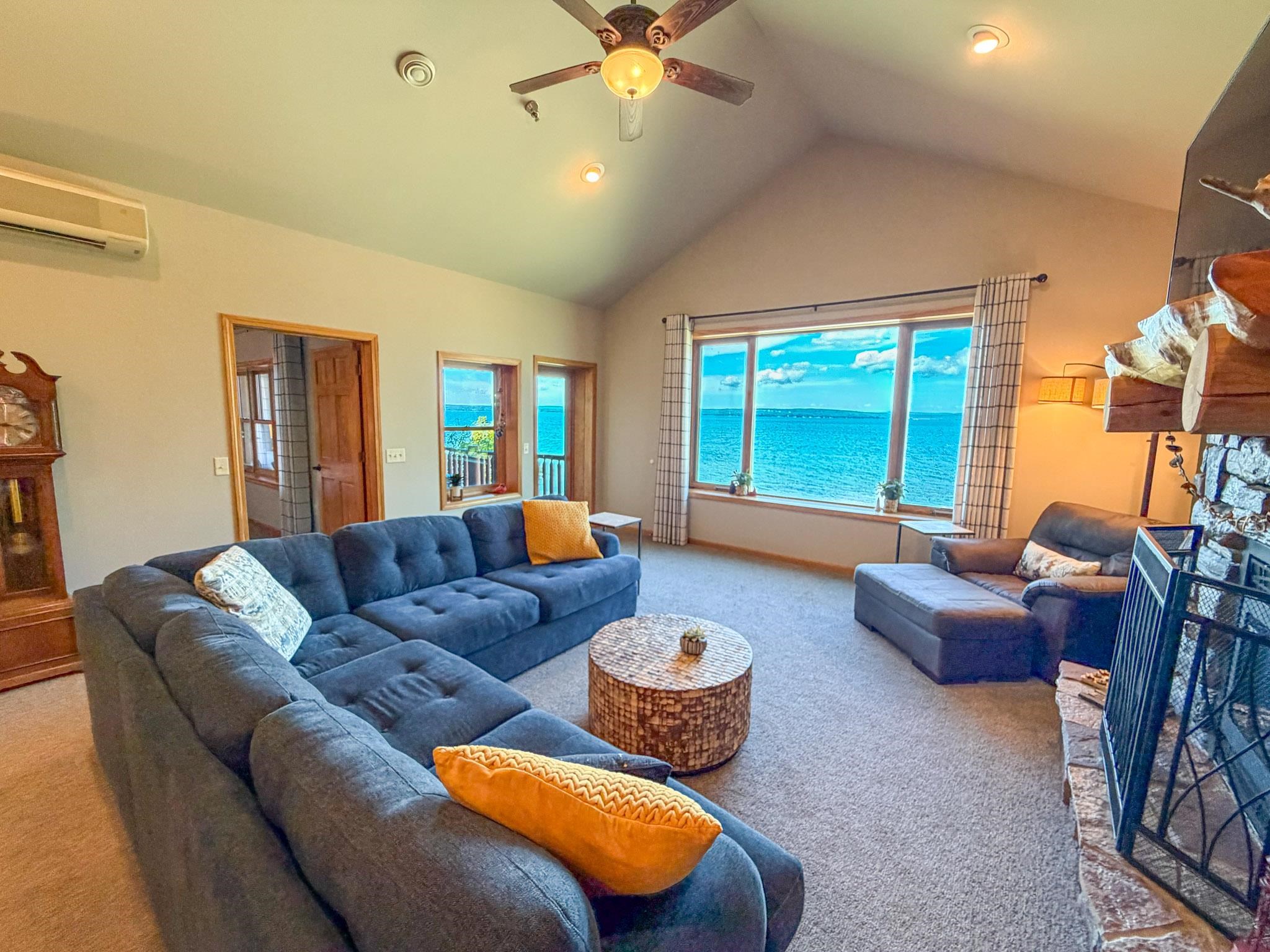 2729 LAKE SHORE DRIVE, Ashland, Wisconsin 54806, 2 Bedrooms Bedrooms, ,2 BathroomsBathrooms,Residential,For Sale,2729 LAKE SHORE DRIVE,22604405