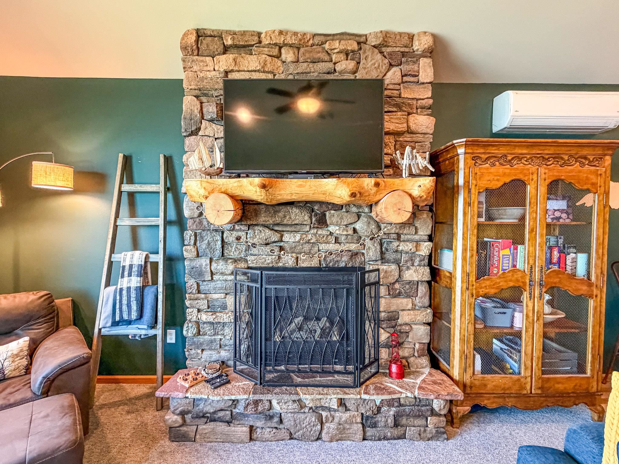 2729 LAKE SHORE DRIVE, Ashland, Wisconsin 54806, 2 Bedrooms Bedrooms, ,2 BathroomsBathrooms,Residential,For Sale,2729 LAKE SHORE DRIVE,22604405