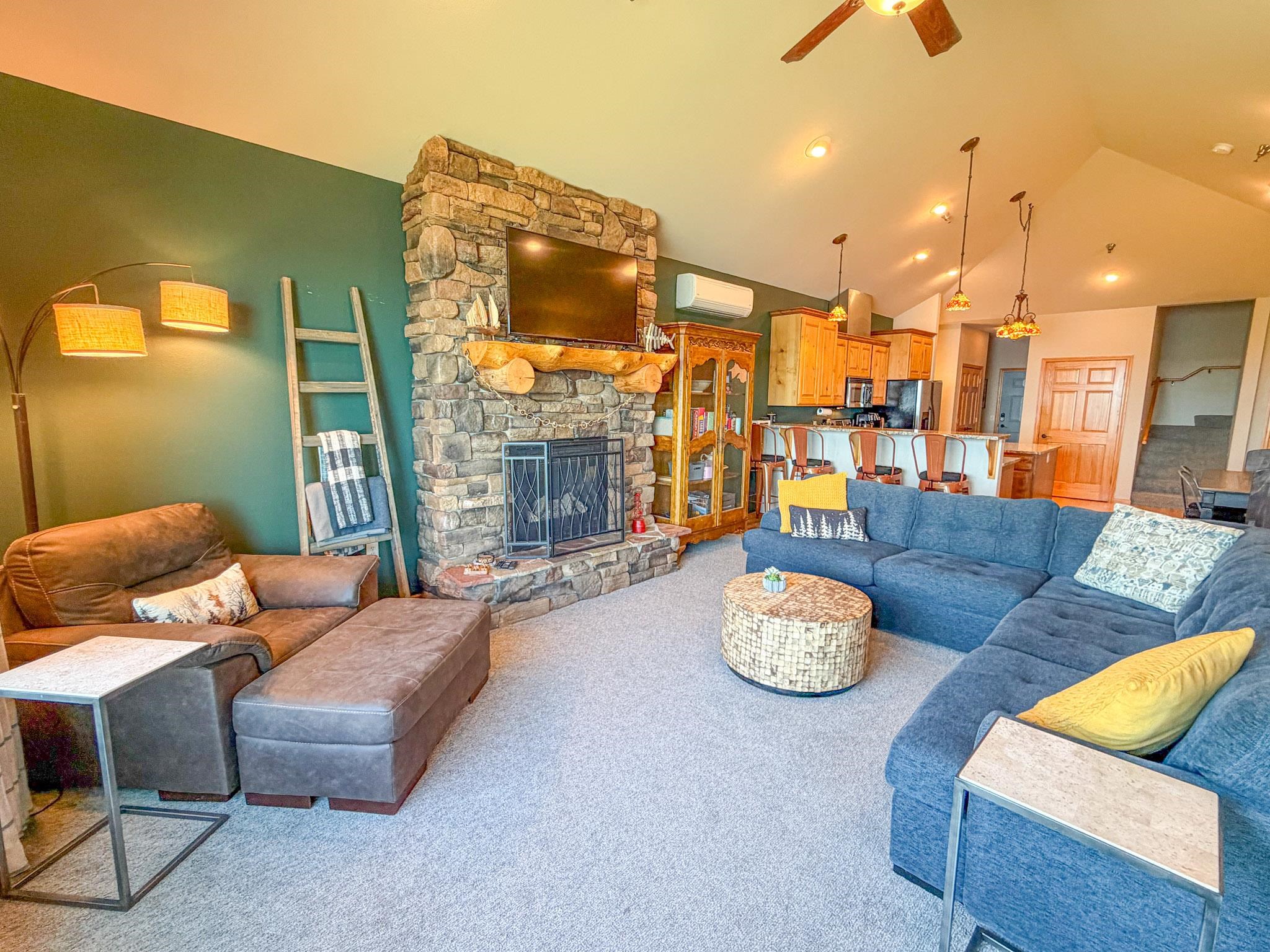 2729 LAKE SHORE DRIVE, Ashland, Wisconsin 54806, 2 Bedrooms Bedrooms, ,2 BathroomsBathrooms,Residential,For Sale,2729 LAKE SHORE DRIVE,22604405
