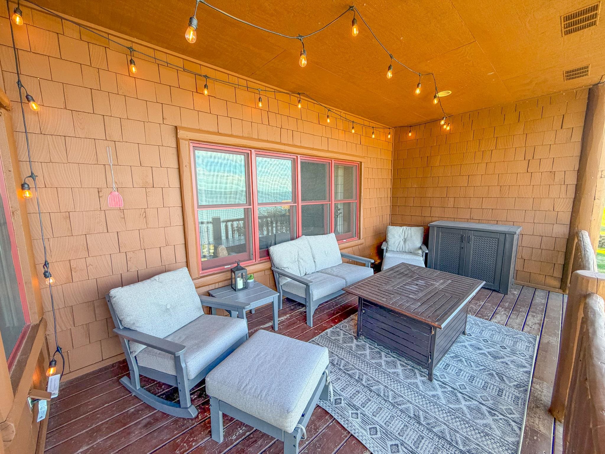 2729 LAKE SHORE DRIVE, Ashland, Wisconsin 54806, 2 Bedrooms Bedrooms, ,2 BathroomsBathrooms,Residential,For Sale,2729 LAKE SHORE DRIVE,22604405