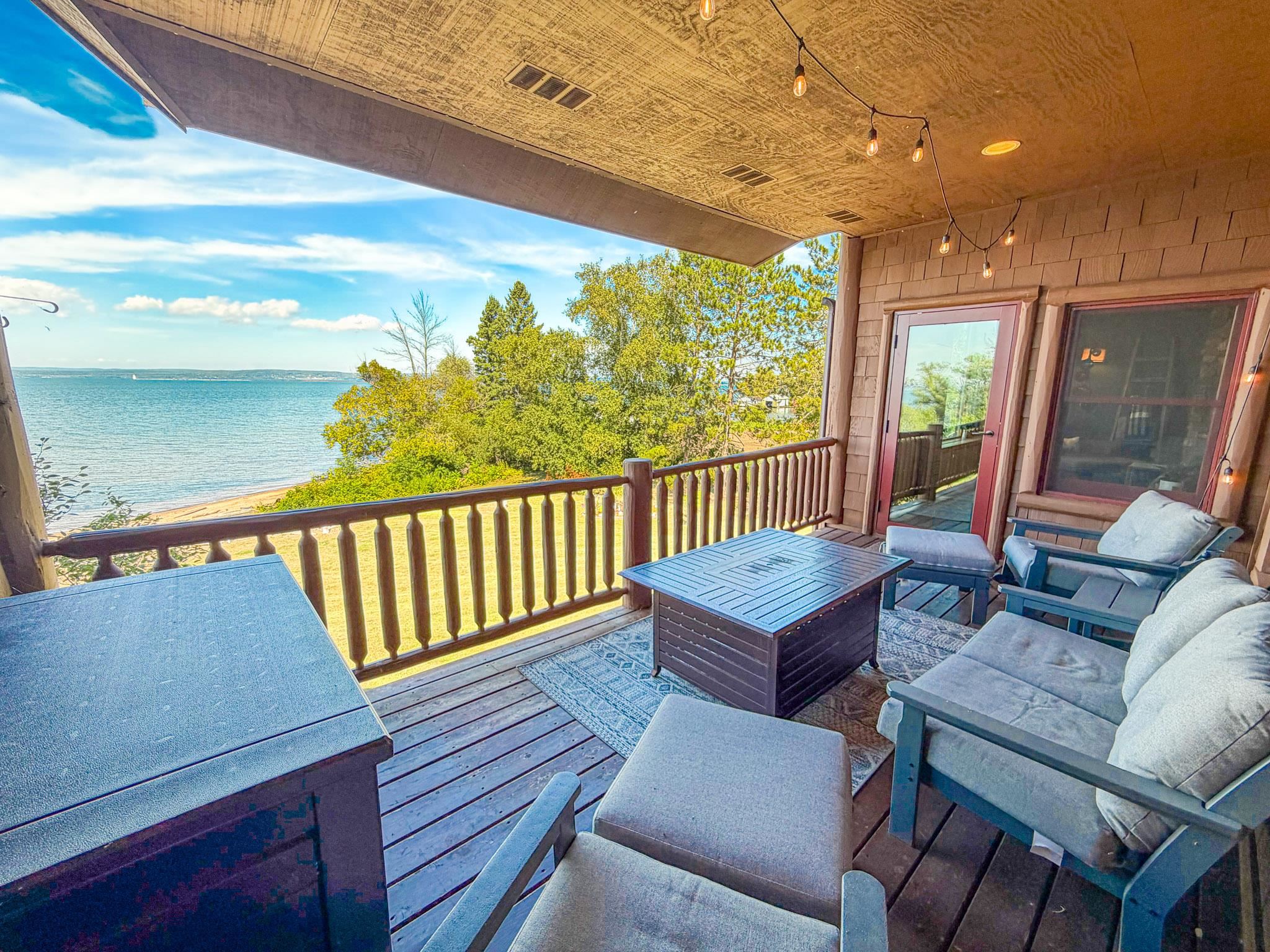 2729 LAKE SHORE DRIVE, Ashland, Wisconsin 54806, 2 Bedrooms Bedrooms, ,2 BathroomsBathrooms,Residential,For Sale,2729 LAKE SHORE DRIVE,22604405