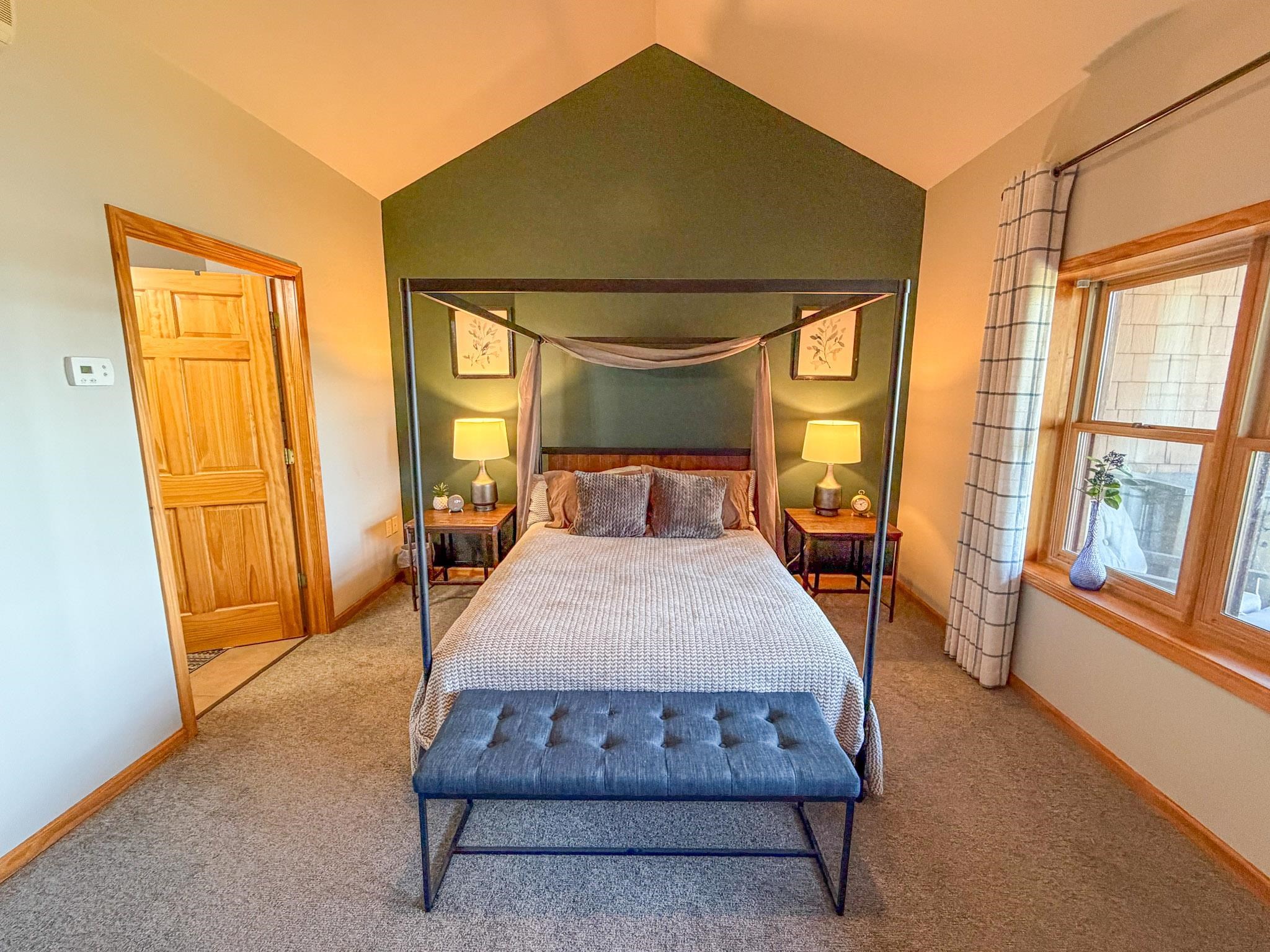 2729 LAKE SHORE DRIVE, Ashland, Wisconsin 54806, 2 Bedrooms Bedrooms, ,2 BathroomsBathrooms,Residential,For Sale,2729 LAKE SHORE DRIVE,22604405