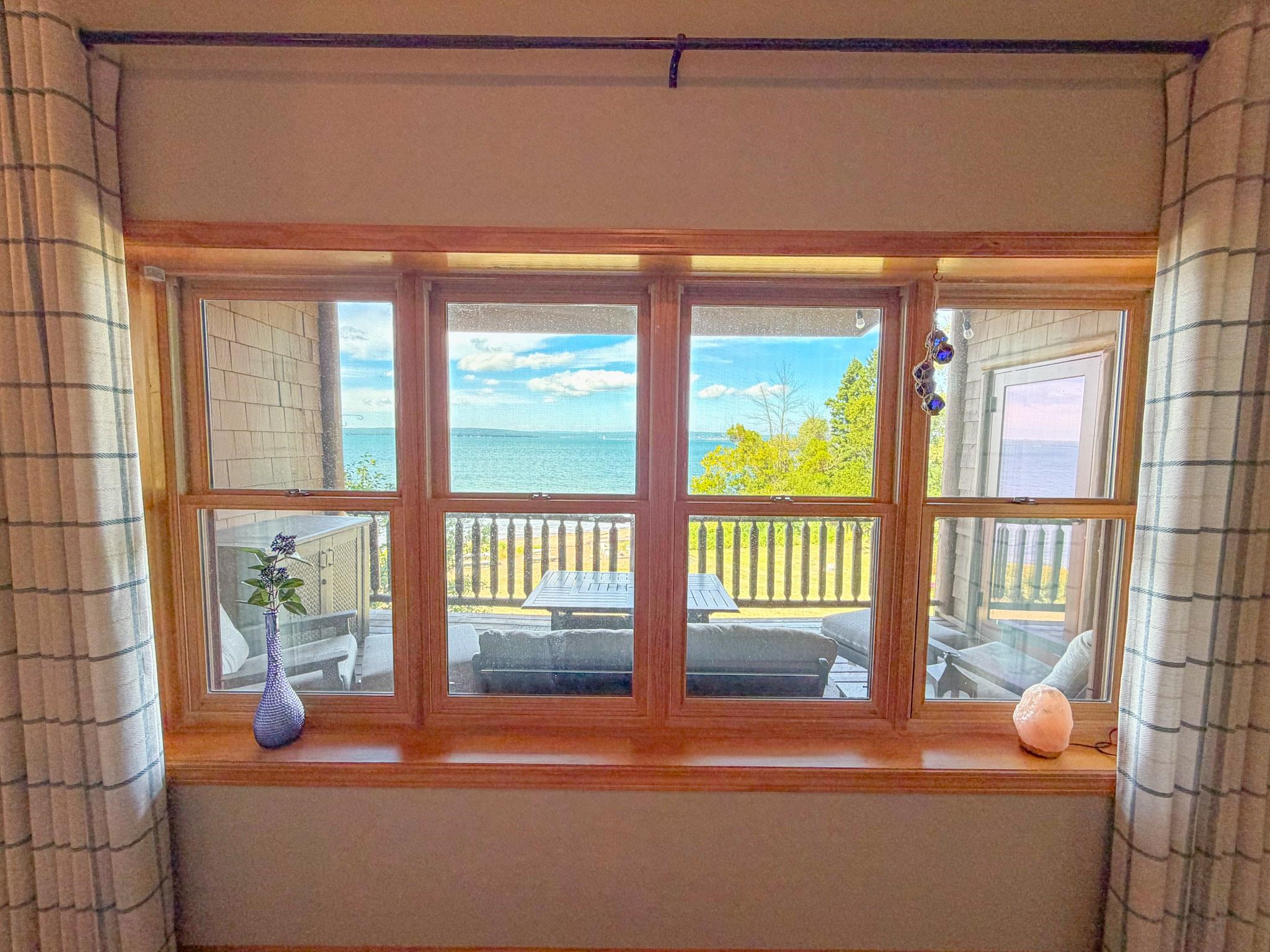 2729 LAKE SHORE DRIVE, Ashland, Wisconsin 54806, 2 Bedrooms Bedrooms, ,2 BathroomsBathrooms,Residential,For Sale,2729 LAKE SHORE DRIVE,22604405