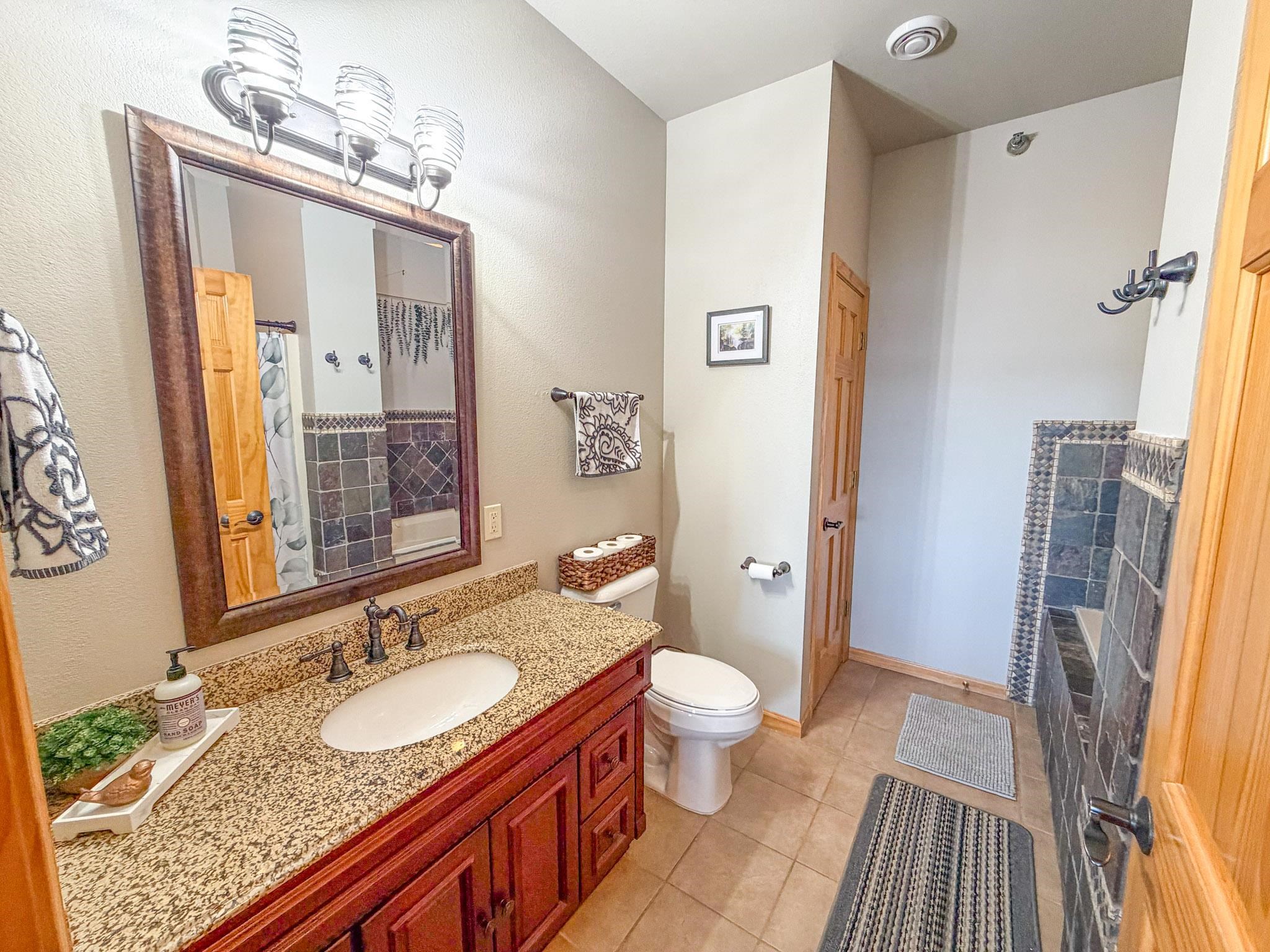 2729 LAKE SHORE DRIVE, Ashland, Wisconsin 54806, 2 Bedrooms Bedrooms, ,2 BathroomsBathrooms,Residential,For Sale,2729 LAKE SHORE DRIVE,22604405