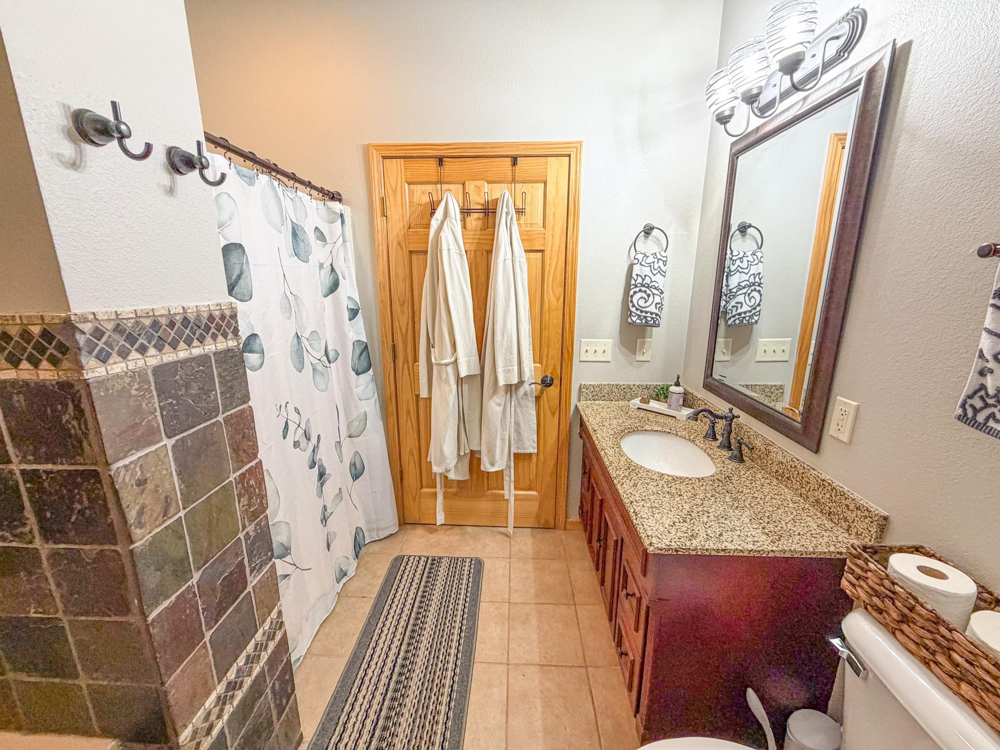 2729 LAKE SHORE DRIVE, Ashland, Wisconsin 54806, 2 Bedrooms Bedrooms, ,2 BathroomsBathrooms,Residential,For Sale,2729 LAKE SHORE DRIVE,22604405