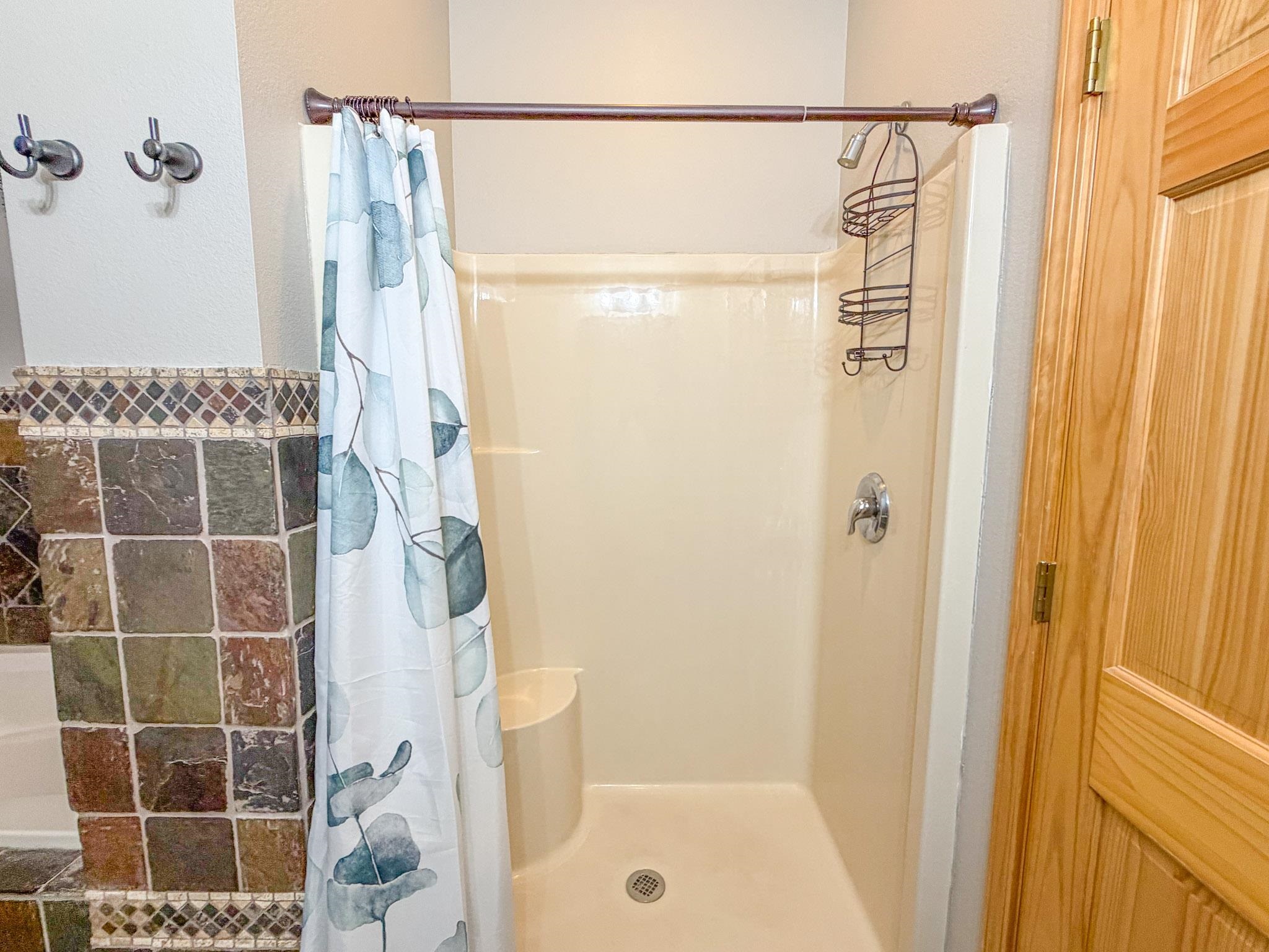 2729 LAKE SHORE DRIVE, Ashland, Wisconsin 54806, 2 Bedrooms Bedrooms, ,2 BathroomsBathrooms,Residential,For Sale,2729 LAKE SHORE DRIVE,22604405