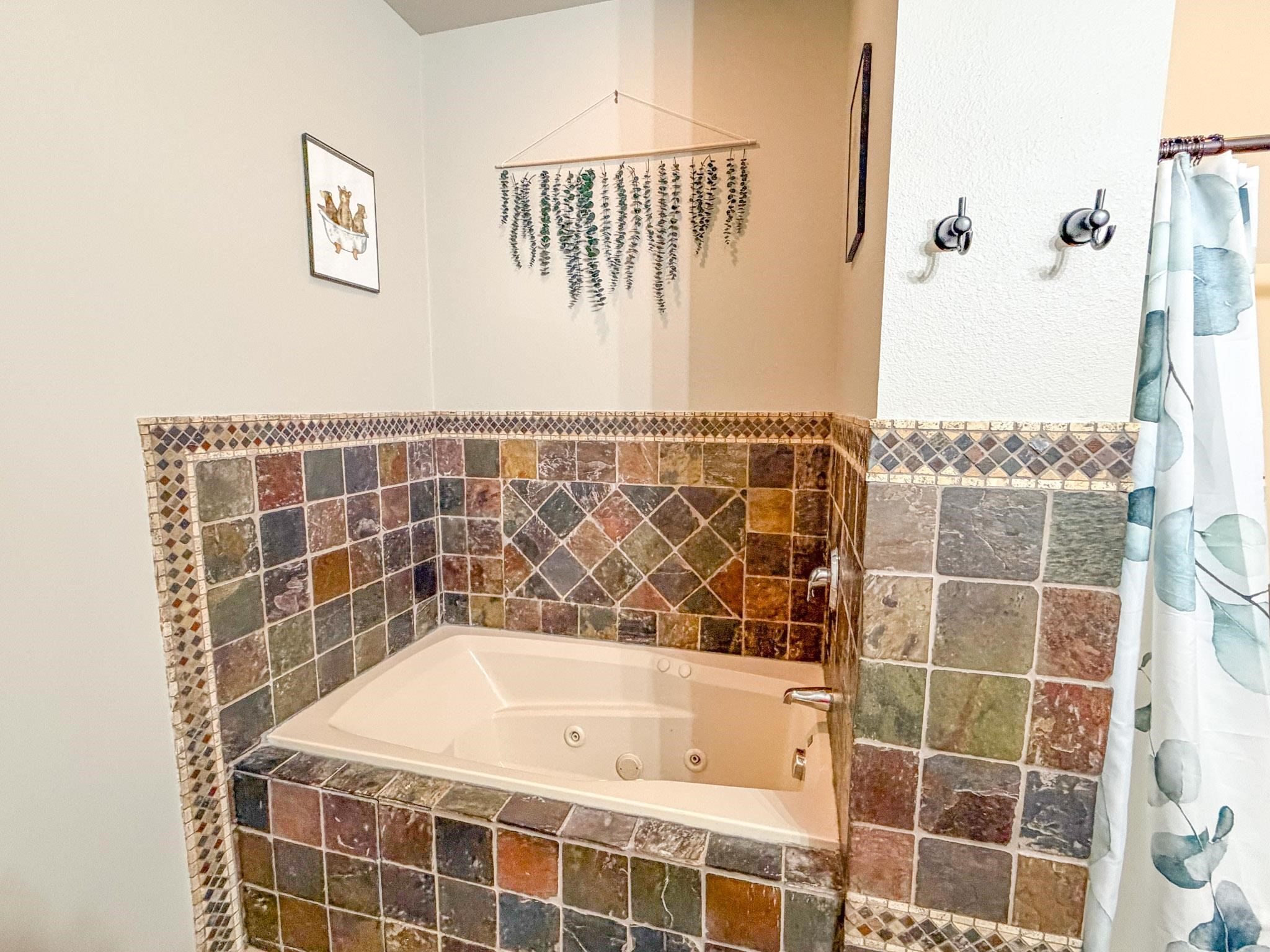 2729 LAKE SHORE DRIVE, Ashland, Wisconsin 54806, 2 Bedrooms Bedrooms, ,2 BathroomsBathrooms,Residential,For Sale,2729 LAKE SHORE DRIVE,22604405