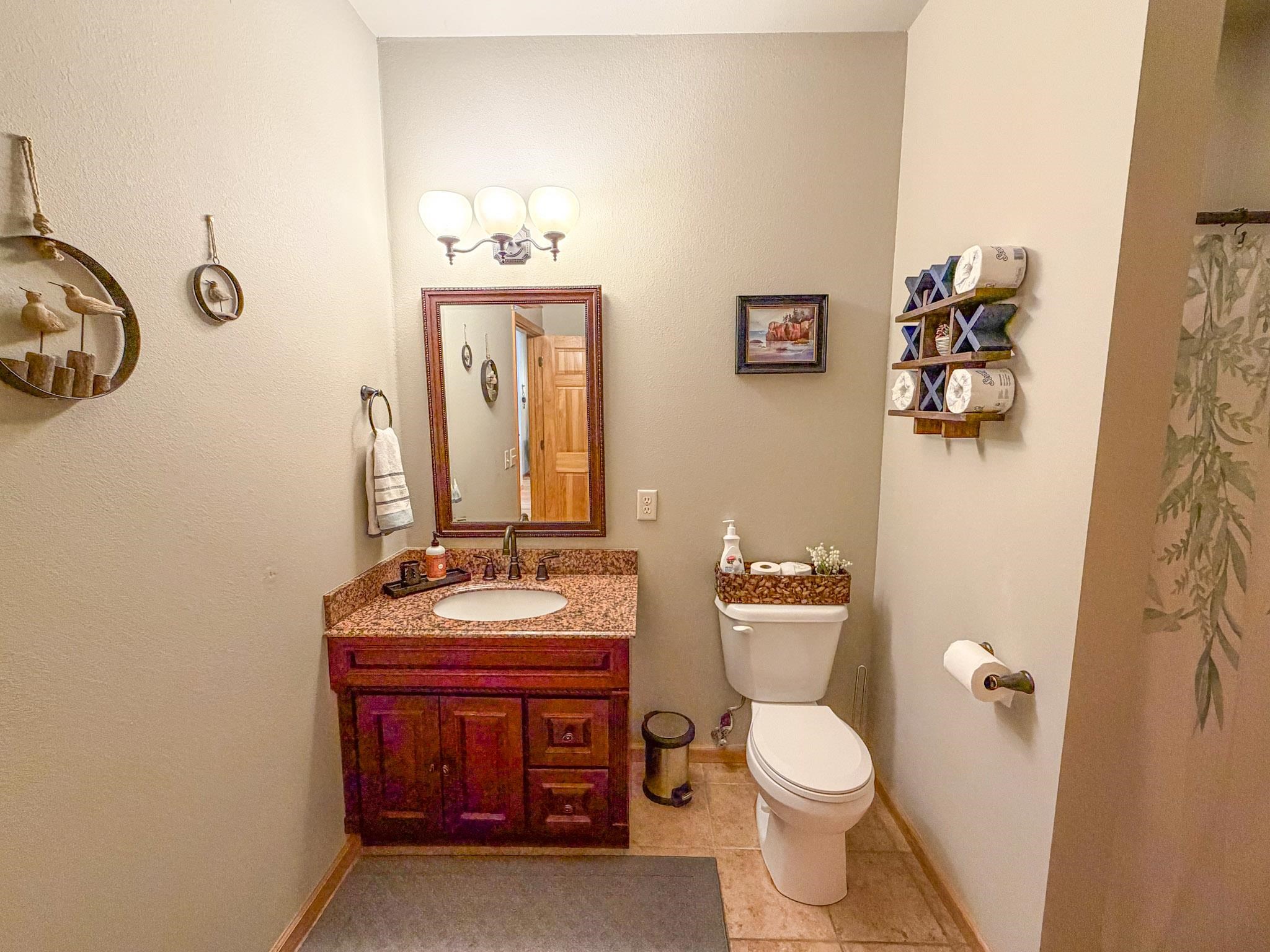2729 LAKE SHORE DRIVE, Ashland, Wisconsin 54806, 2 Bedrooms Bedrooms, ,2 BathroomsBathrooms,Residential,For Sale,2729 LAKE SHORE DRIVE,22604405