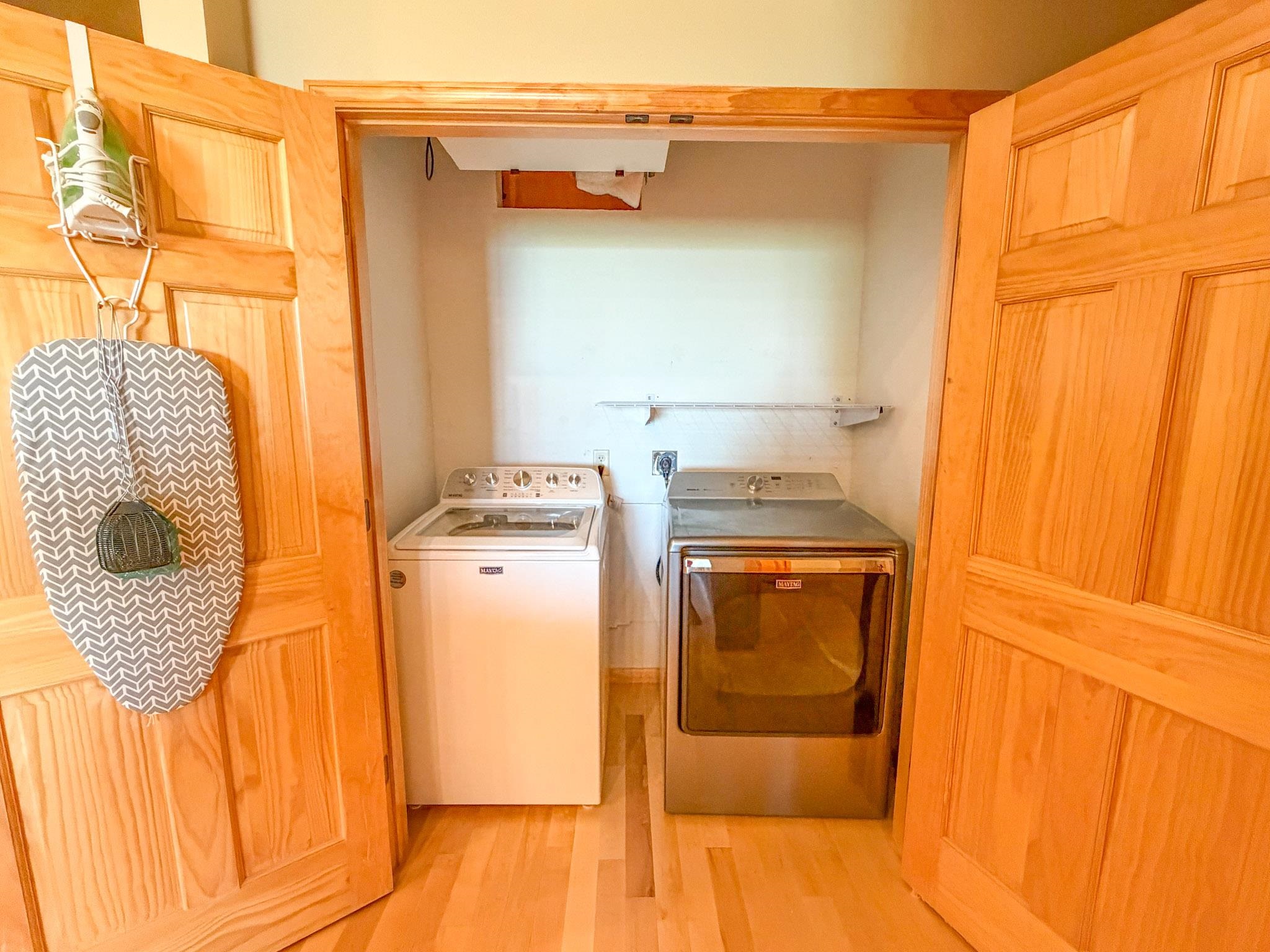 2729 LAKE SHORE DRIVE, Ashland, Wisconsin 54806, 2 Bedrooms Bedrooms, ,2 BathroomsBathrooms,Residential,For Sale,2729 LAKE SHORE DRIVE,22604405