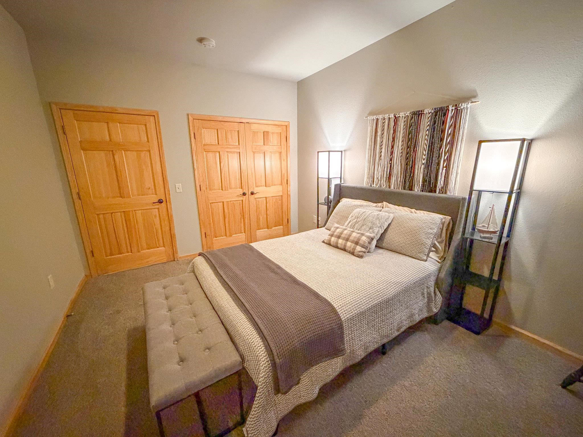 2729 LAKE SHORE DRIVE, Ashland, Wisconsin 54806, 2 Bedrooms Bedrooms, ,2 BathroomsBathrooms,Residential,For Sale,2729 LAKE SHORE DRIVE,22604405