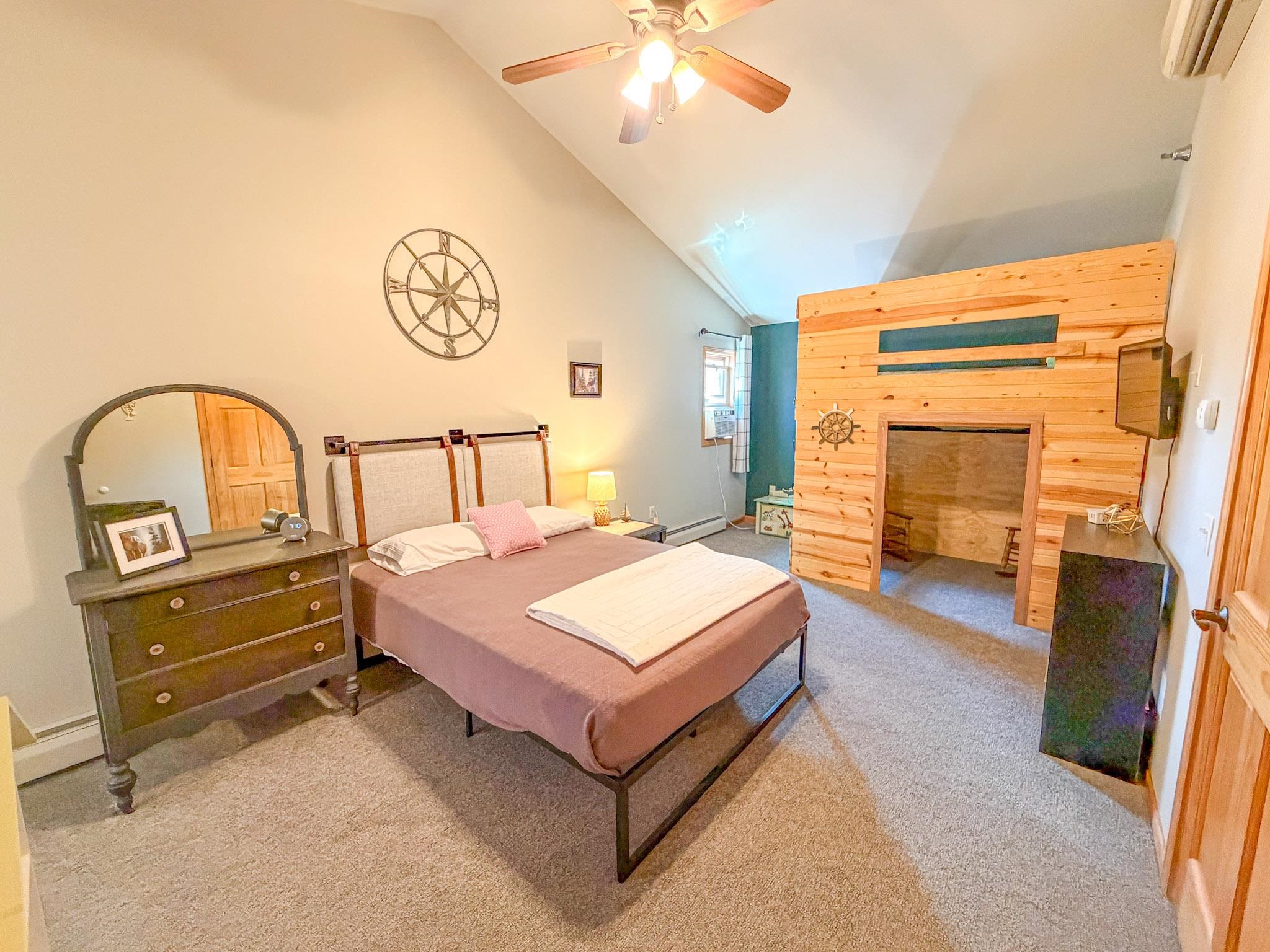 2729 LAKE SHORE DRIVE, Ashland, Wisconsin 54806, 2 Bedrooms Bedrooms, ,2 BathroomsBathrooms,Residential,For Sale,2729 LAKE SHORE DRIVE,22604405