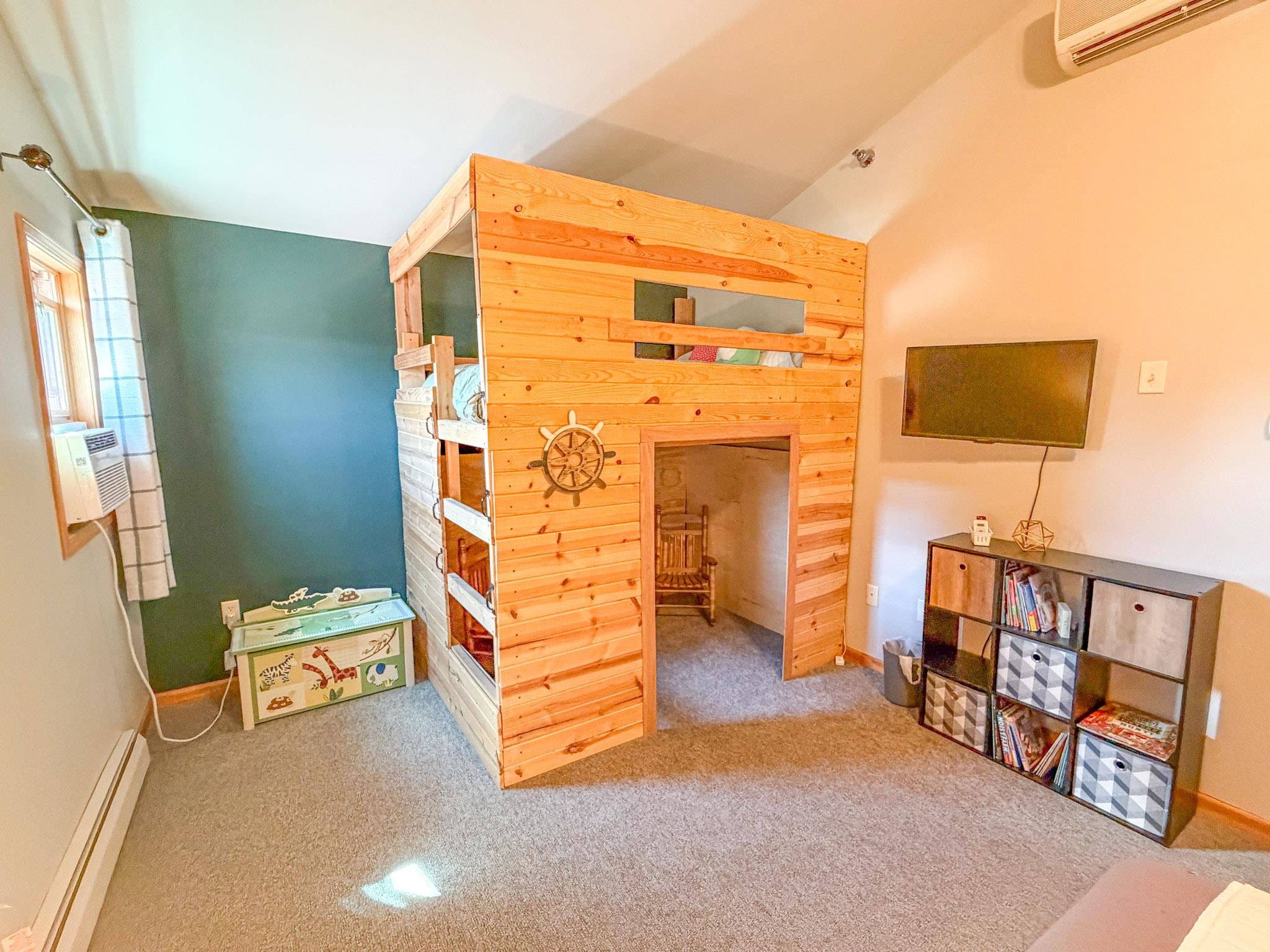 2729 LAKE SHORE DRIVE, Ashland, Wisconsin 54806, 2 Bedrooms Bedrooms, ,2 BathroomsBathrooms,Residential,For Sale,2729 LAKE SHORE DRIVE,22604405