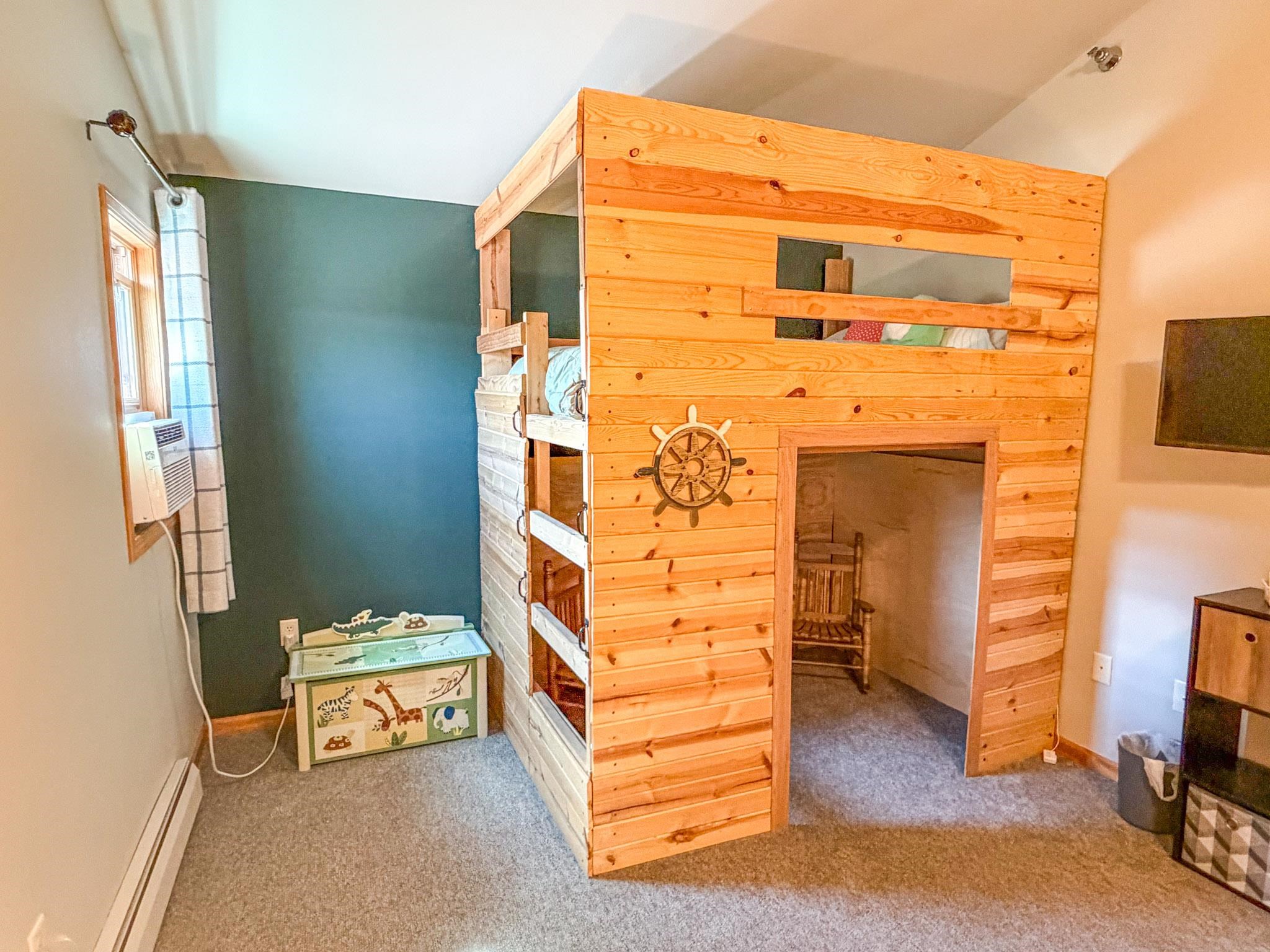 2729 LAKE SHORE DRIVE, Ashland, Wisconsin 54806, 2 Bedrooms Bedrooms, ,2 BathroomsBathrooms,Residential,For Sale,2729 LAKE SHORE DRIVE,22604405