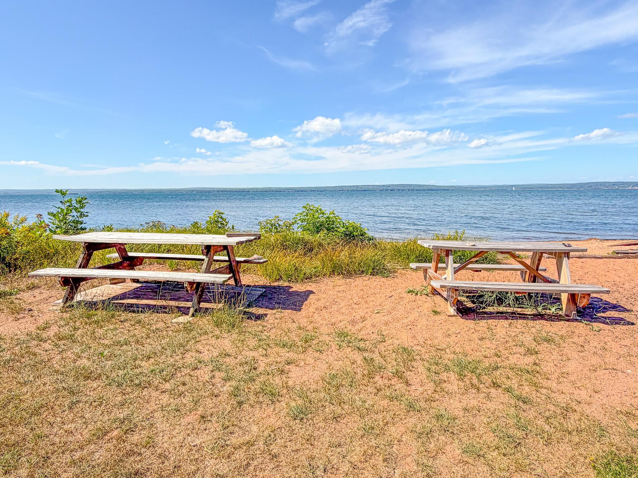 2729 LAKE SHORE DRIVE, Ashland, Wisconsin 54806, 2 Bedrooms Bedrooms, ,2 BathroomsBathrooms,Residential,For Sale,2729 LAKE SHORE DRIVE,22604405