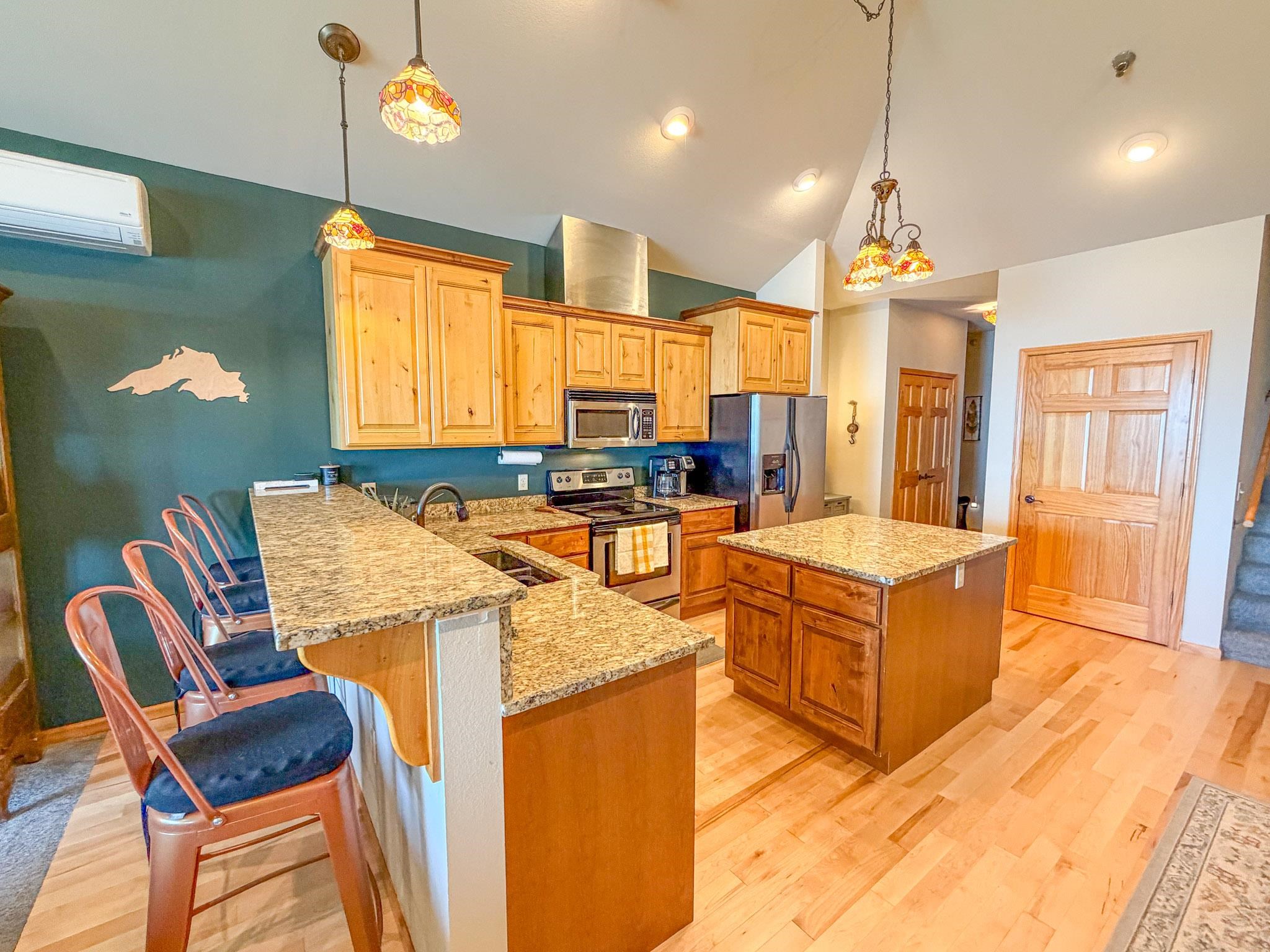 2729 LAKE SHORE DRIVE, Ashland, Wisconsin 54806, 2 Bedrooms Bedrooms, ,2 BathroomsBathrooms,Residential,For Sale,2729 LAKE SHORE DRIVE,22604405