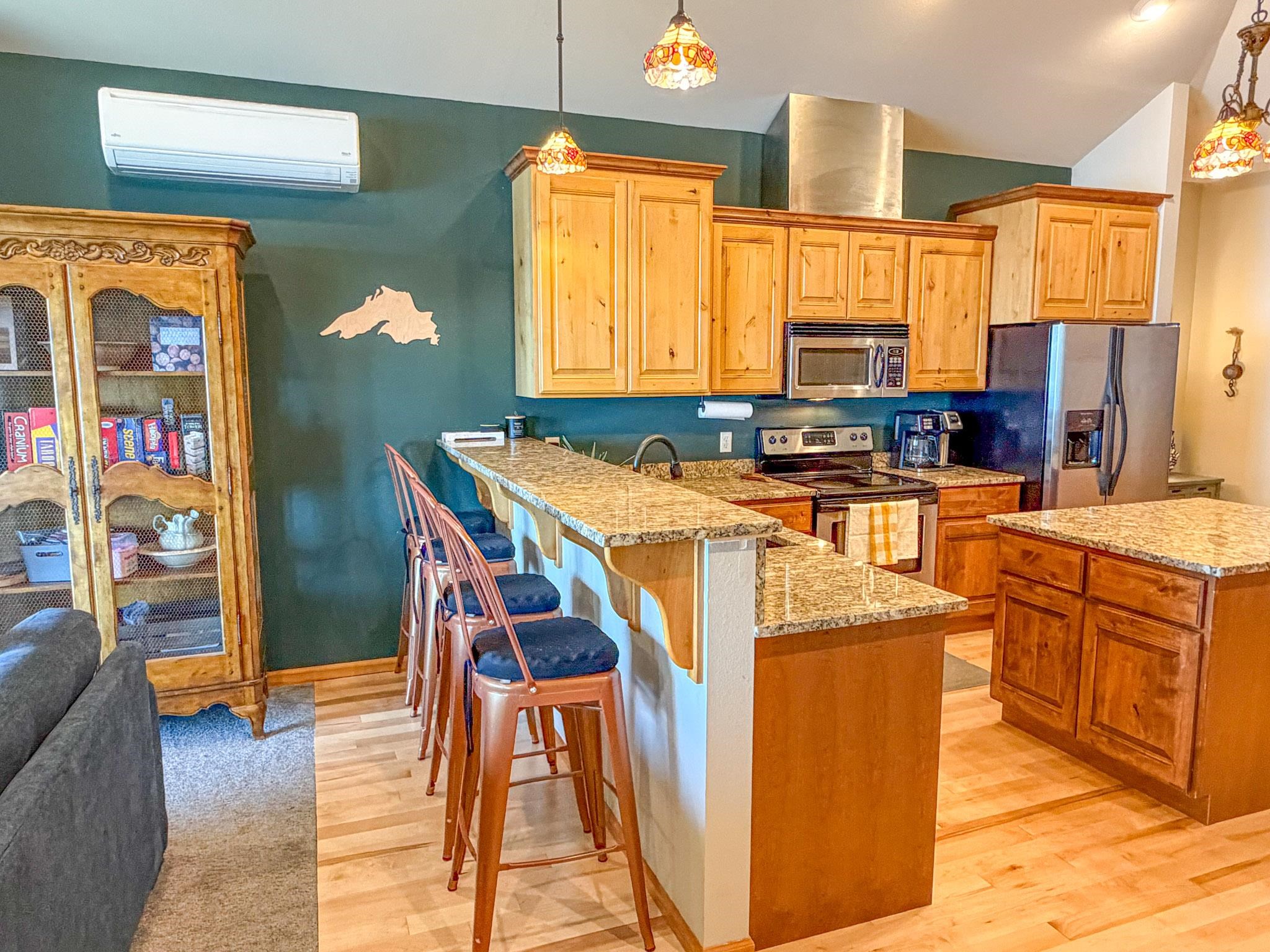 2729 LAKE SHORE DRIVE, Ashland, Wisconsin 54806, 2 Bedrooms Bedrooms, ,2 BathroomsBathrooms,Residential,For Sale,2729 LAKE SHORE DRIVE,22604405