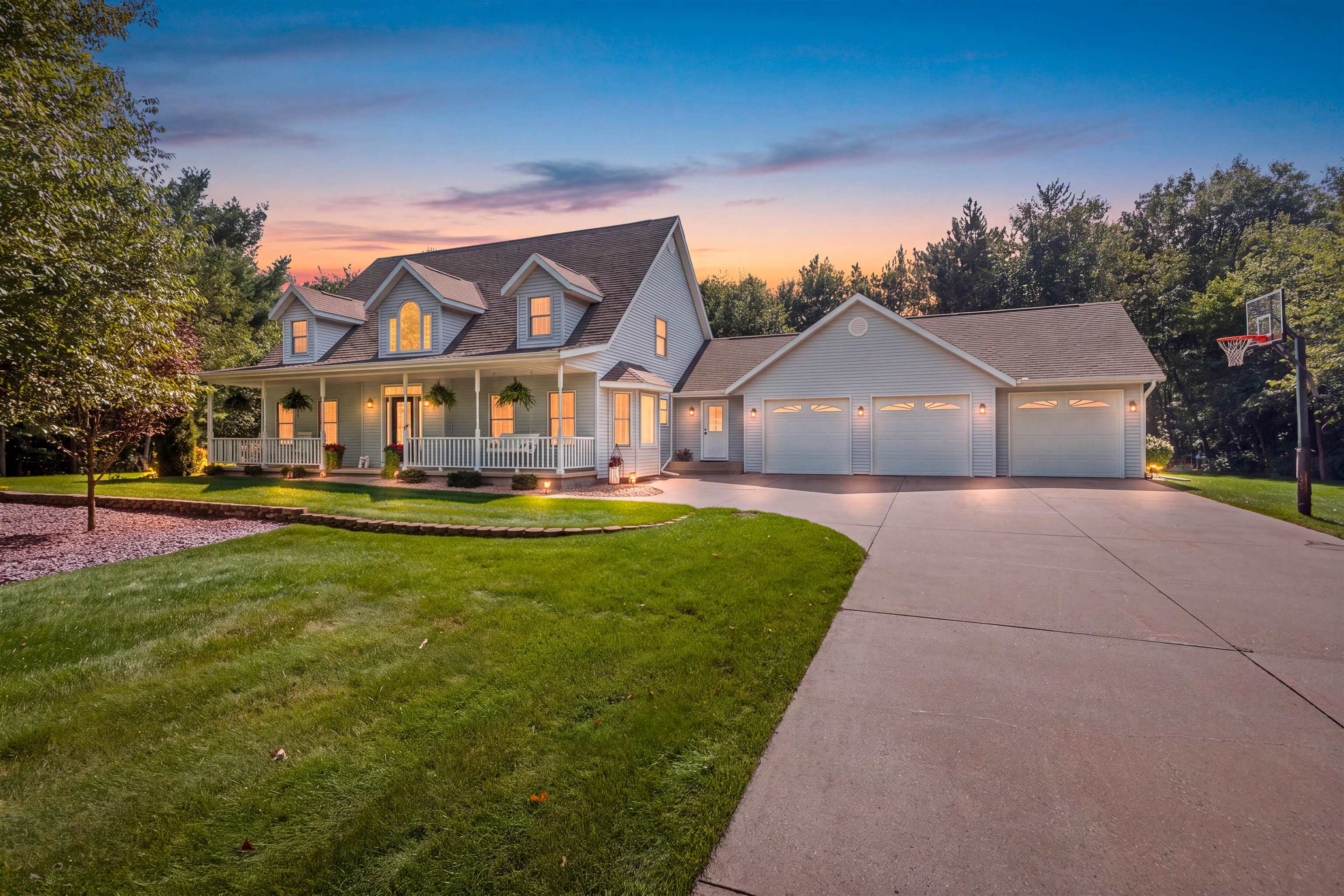 5509 ELMWOOD AVENUE, Stevens Point, Wisconsin 54482, 4 Bedrooms Bedrooms, ,3 BathroomsBathrooms,Residential,For Sale,5509 ELMWOOD AVENUE,22604410