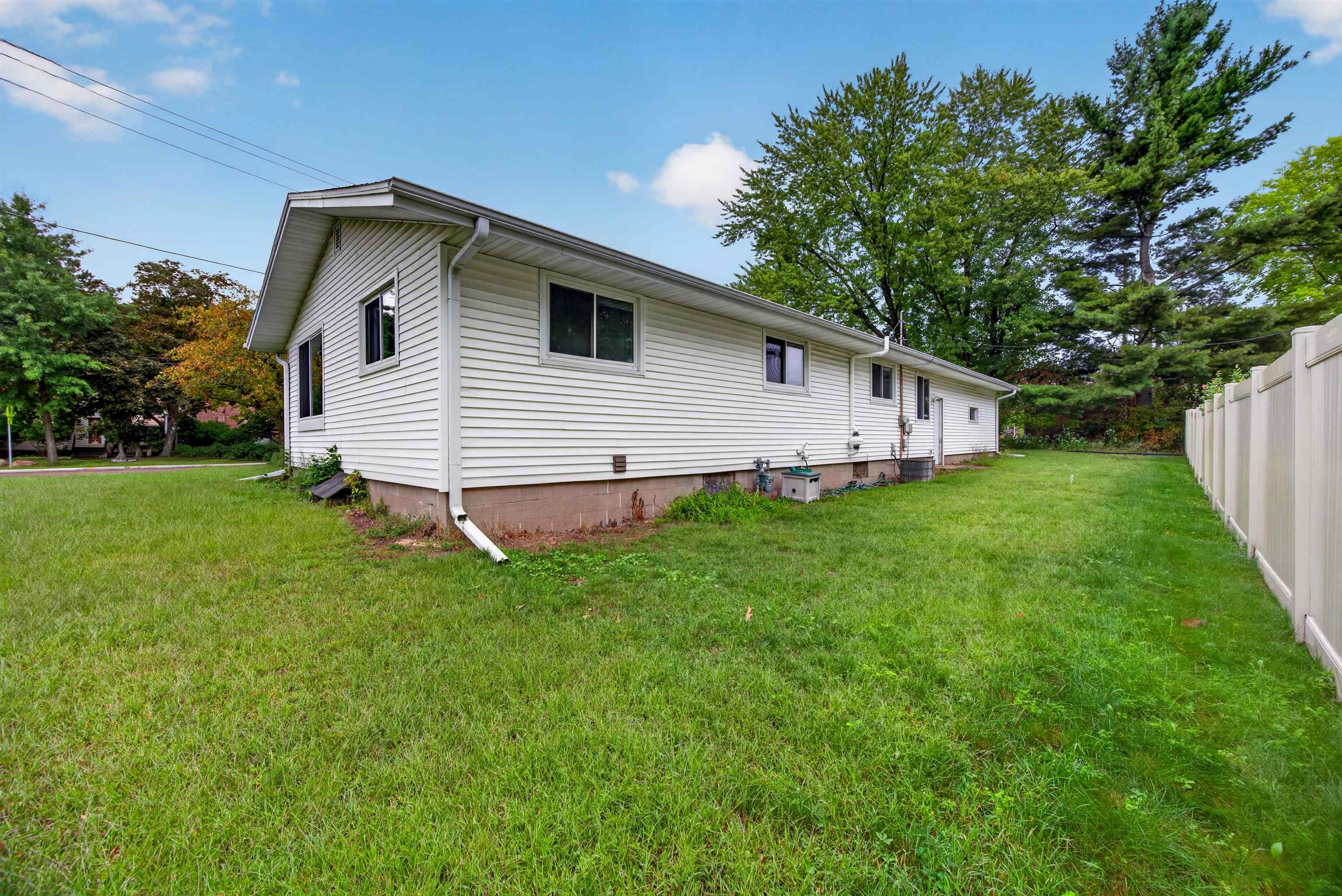 1501 MARIA DRIVE, Stevens Point, Wisconsin 54481, 3 Bedrooms Bedrooms, ,1 BathroomBathrooms,Residential,For Sale,1501 MARIA DRIVE,22604421