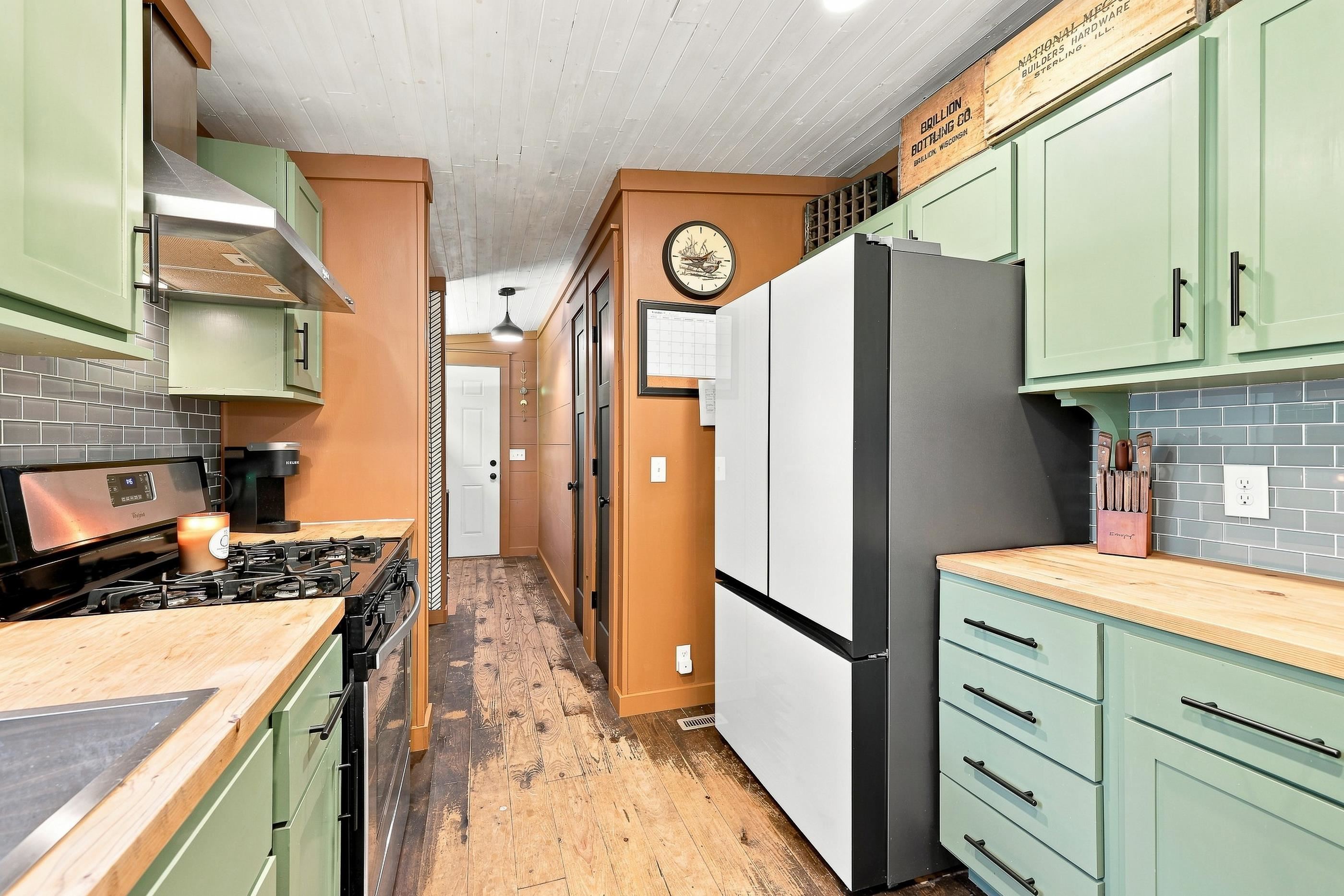 10963 TALL OAK COURT, Waupaca, Wisconsin 54981, 3 Bedrooms Bedrooms, ,2 BathroomsBathrooms,Residential,For Sale,10963 TALL OAK COURT,22604433