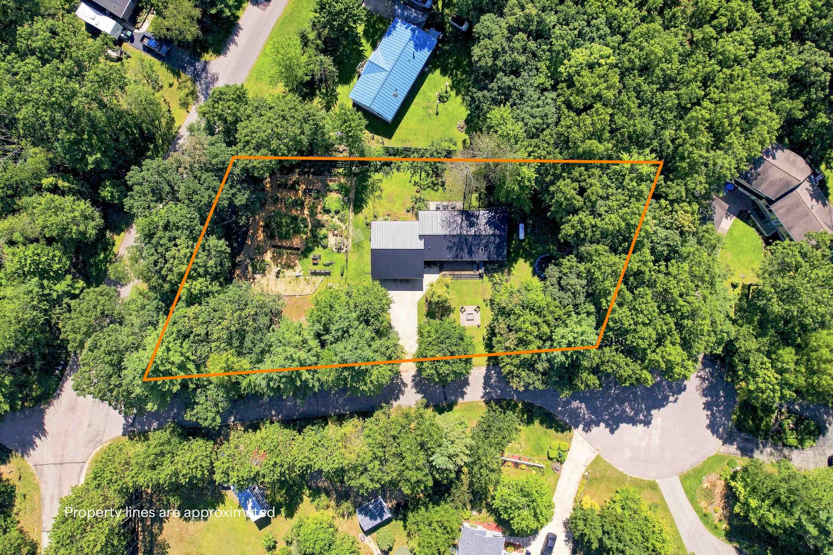 10963 TALL OAK COURT, Waupaca, Wisconsin 54981, 3 Bedrooms Bedrooms, ,2 BathroomsBathrooms,Residential,For Sale,10963 TALL OAK COURT,22604433