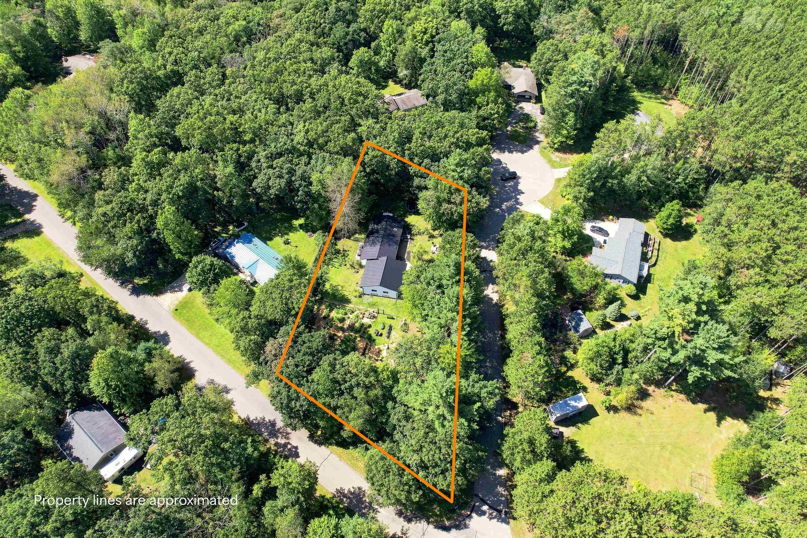 10963 TALL OAK COURT, Waupaca, Wisconsin 54981, 3 Bedrooms Bedrooms, ,2 BathroomsBathrooms,Residential,For Sale,10963 TALL OAK COURT,22604433