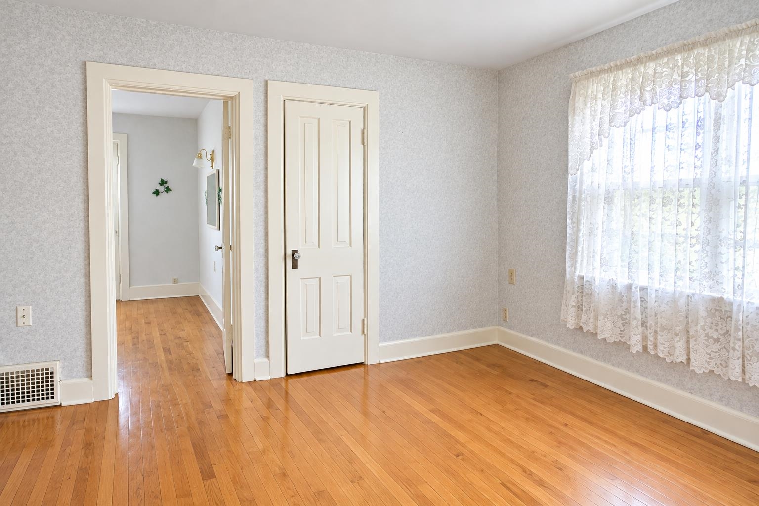 717 HUMBOLT AVENUE, Wausau, Wisconsin 54403, 4 Bedrooms Bedrooms, ,2 BathroomsBathrooms,Residential,For Sale,717 HUMBOLT AVENUE,22604477