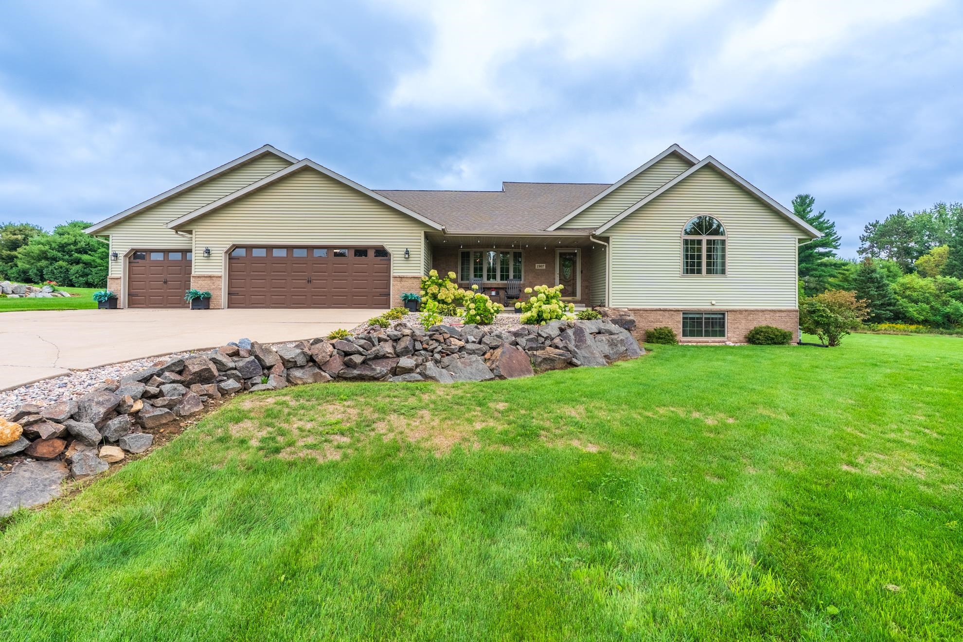 1907 BRANDON CIRCLE, Wausau, Wisconsin 54401, 4 Bedrooms Bedrooms, ,3 BathroomsBathrooms,Residential,For Sale,1907 BRANDON CIRCLE,22604482