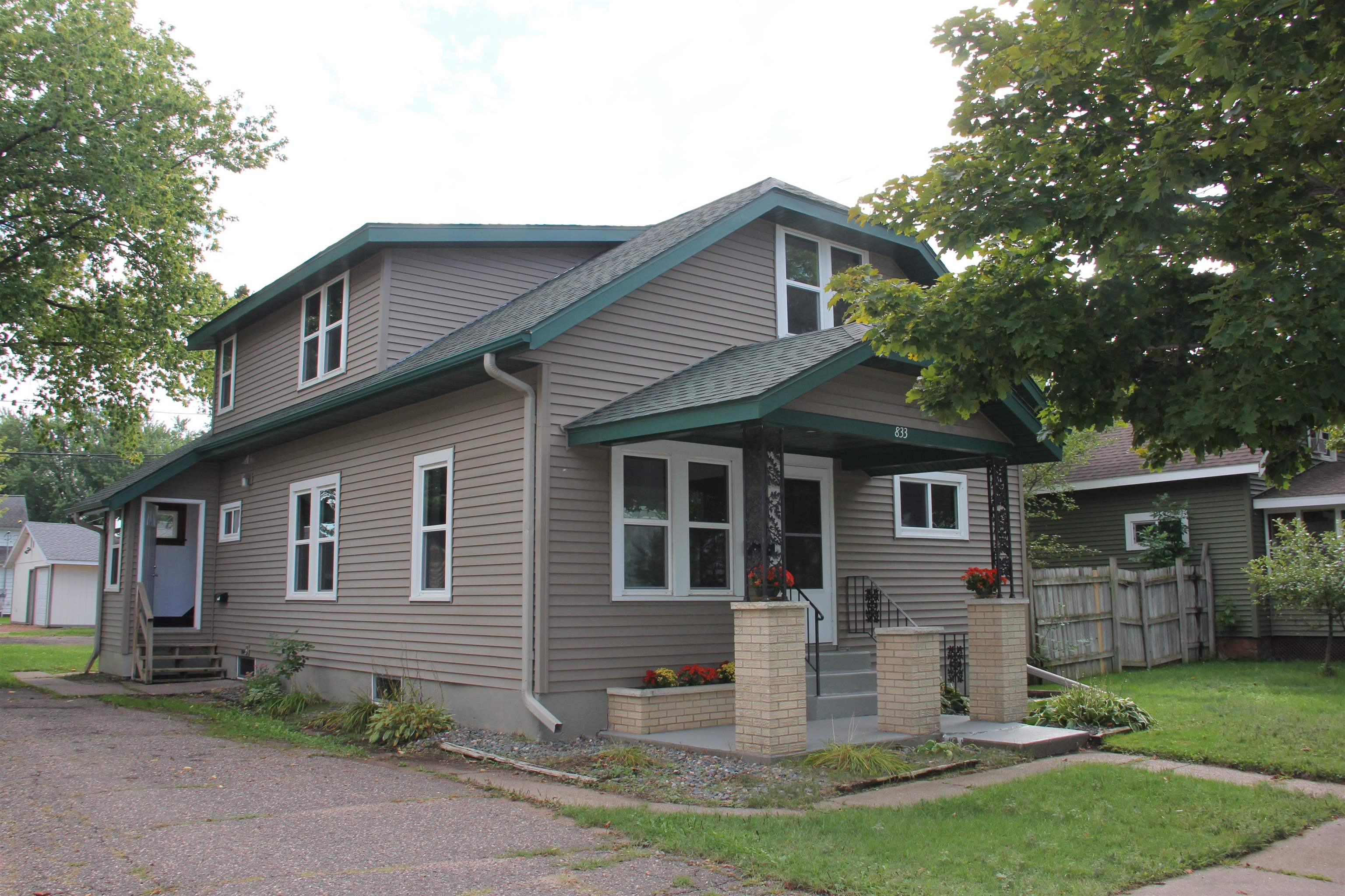 833 & 833-1/2 HENRIETTA STREET, Wausau, Wisconsin 54403, 2 Bedrooms Bedrooms, 5 Rooms Rooms,1 BathroomBathrooms,Multi-family,For Sale,833 & 833-1/2 HENRIETTA STREET,22604487