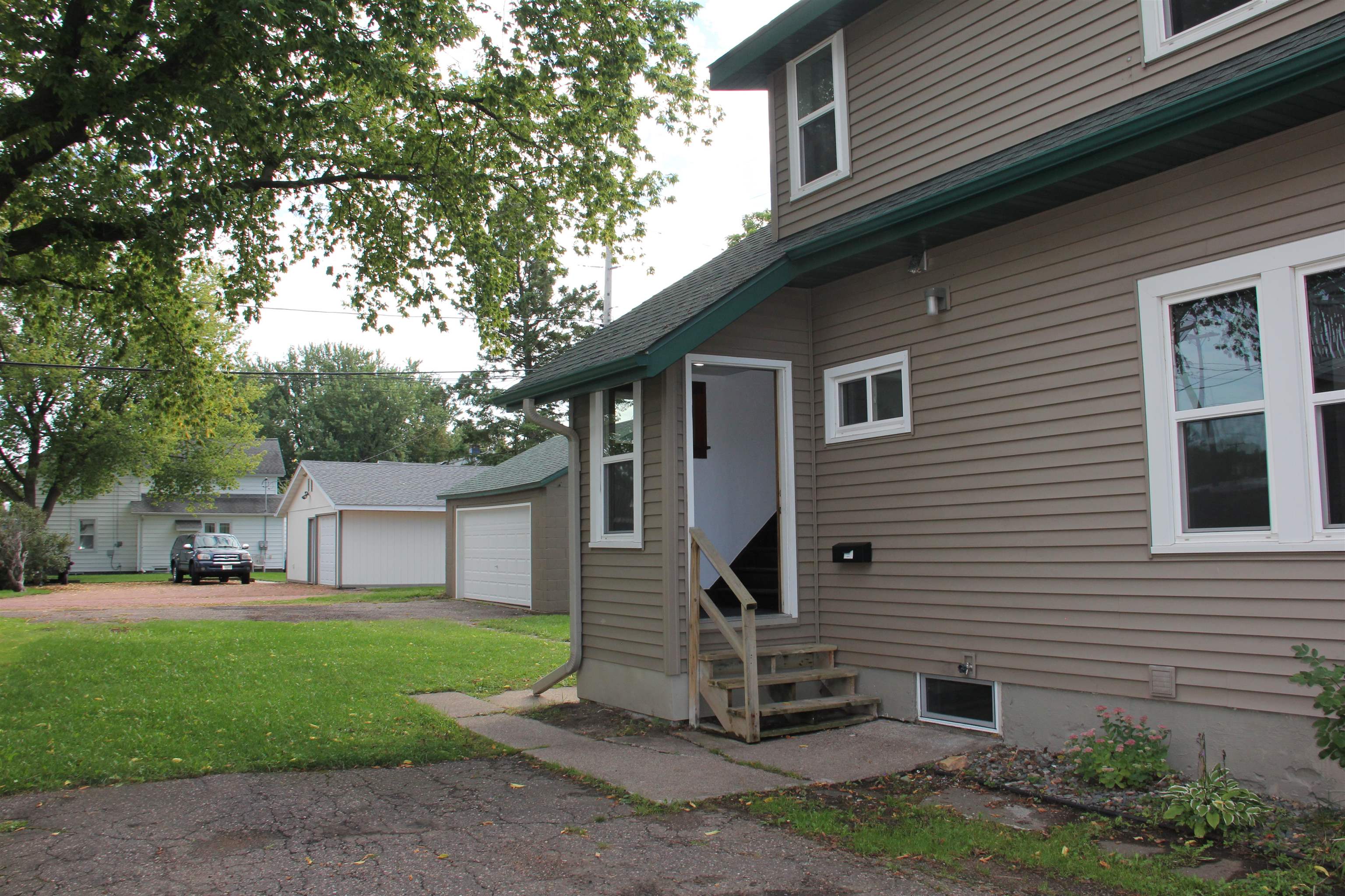 833 & 833-1/2 HENRIETTA STREET, Wausau, Wisconsin 54403, 2 Bedrooms Bedrooms, 5 Rooms Rooms,1 BathroomBathrooms,Multi-family,For Sale,833 & 833-1/2 HENRIETTA STREET,22604487