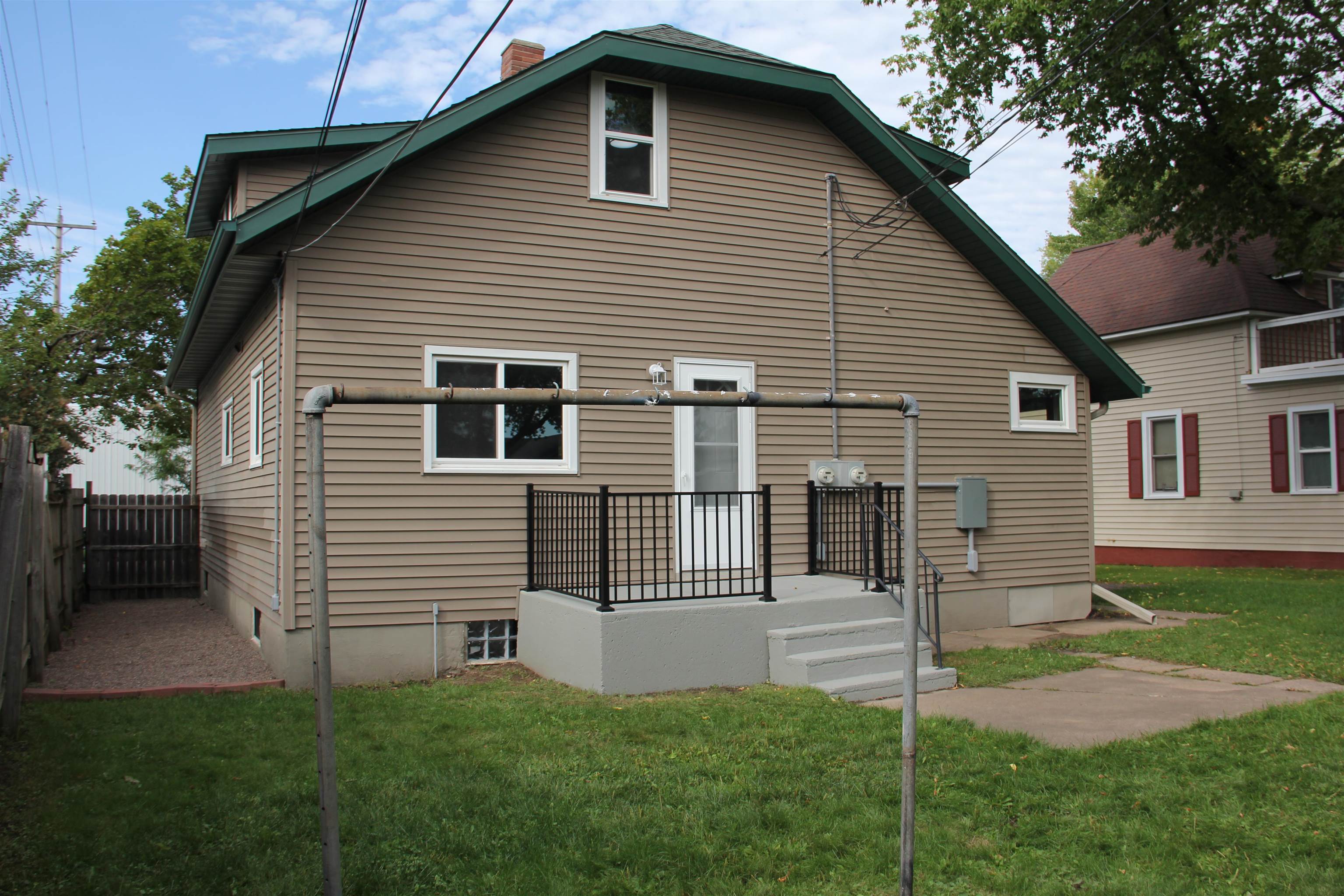 833 & 833-1/2 HENRIETTA STREET, Wausau, Wisconsin 54403, 2 Bedrooms Bedrooms, 5 Rooms Rooms,1 BathroomBathrooms,Multi-family,For Sale,833 & 833-1/2 HENRIETTA STREET,22604487
