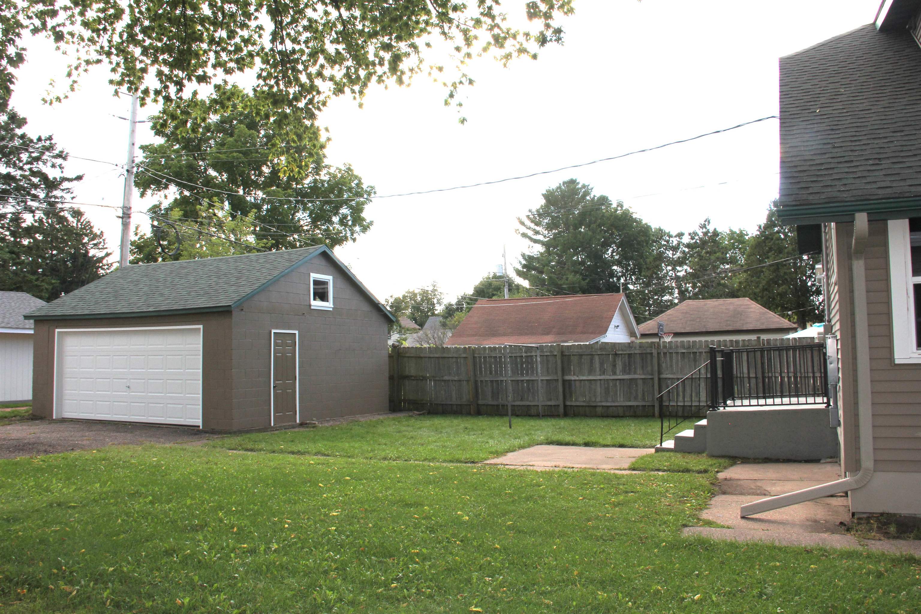 833 & 833-1/2 HENRIETTA STREET, Wausau, Wisconsin 54403, 2 Bedrooms Bedrooms, 5 Rooms Rooms,1 BathroomBathrooms,Multi-family,For Sale,833 & 833-1/2 HENRIETTA STREET,22604487