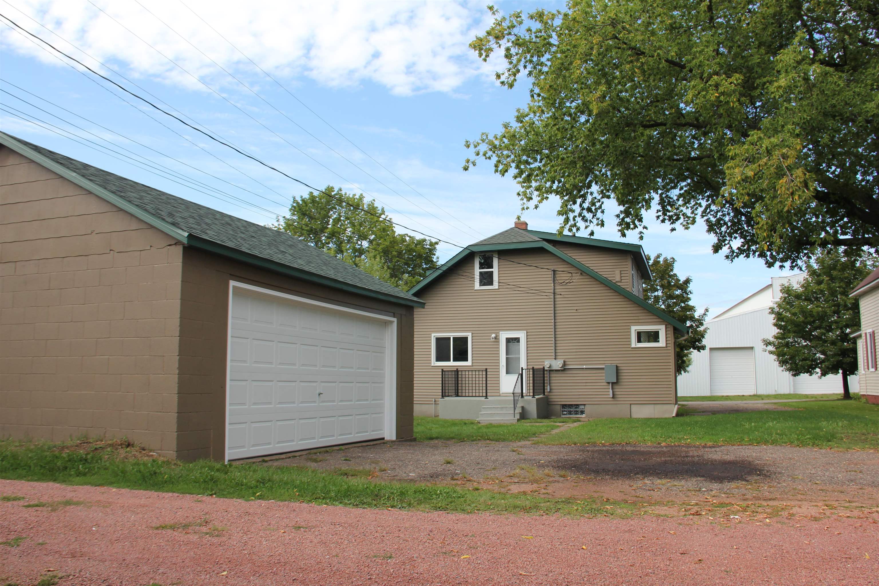 833 & 833-1/2 HENRIETTA STREET, Wausau, Wisconsin 54403, 2 Bedrooms Bedrooms, 5 Rooms Rooms,1 BathroomBathrooms,Multi-family,For Sale,833 & 833-1/2 HENRIETTA STREET,22604487